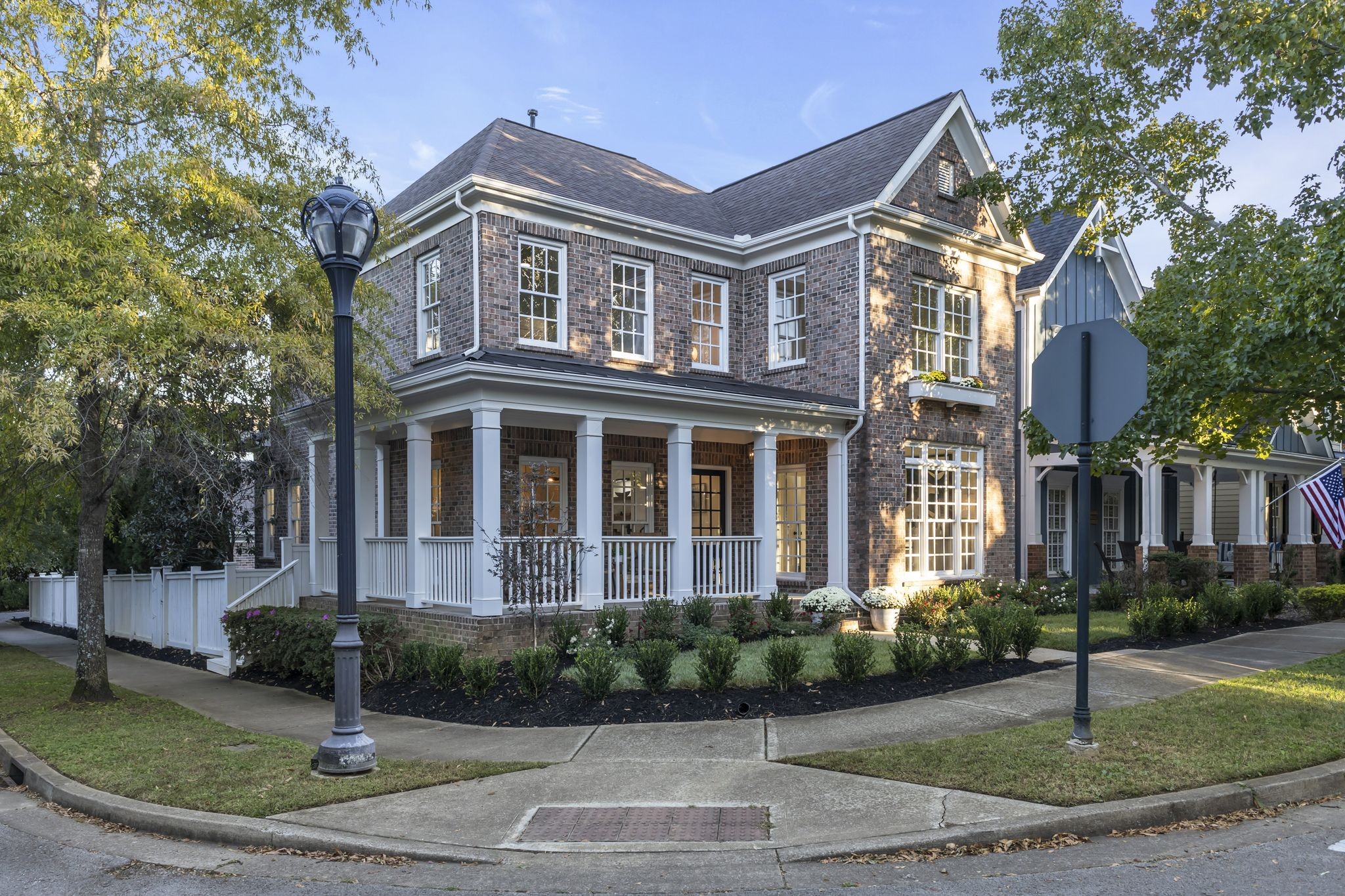300 Starling Ln