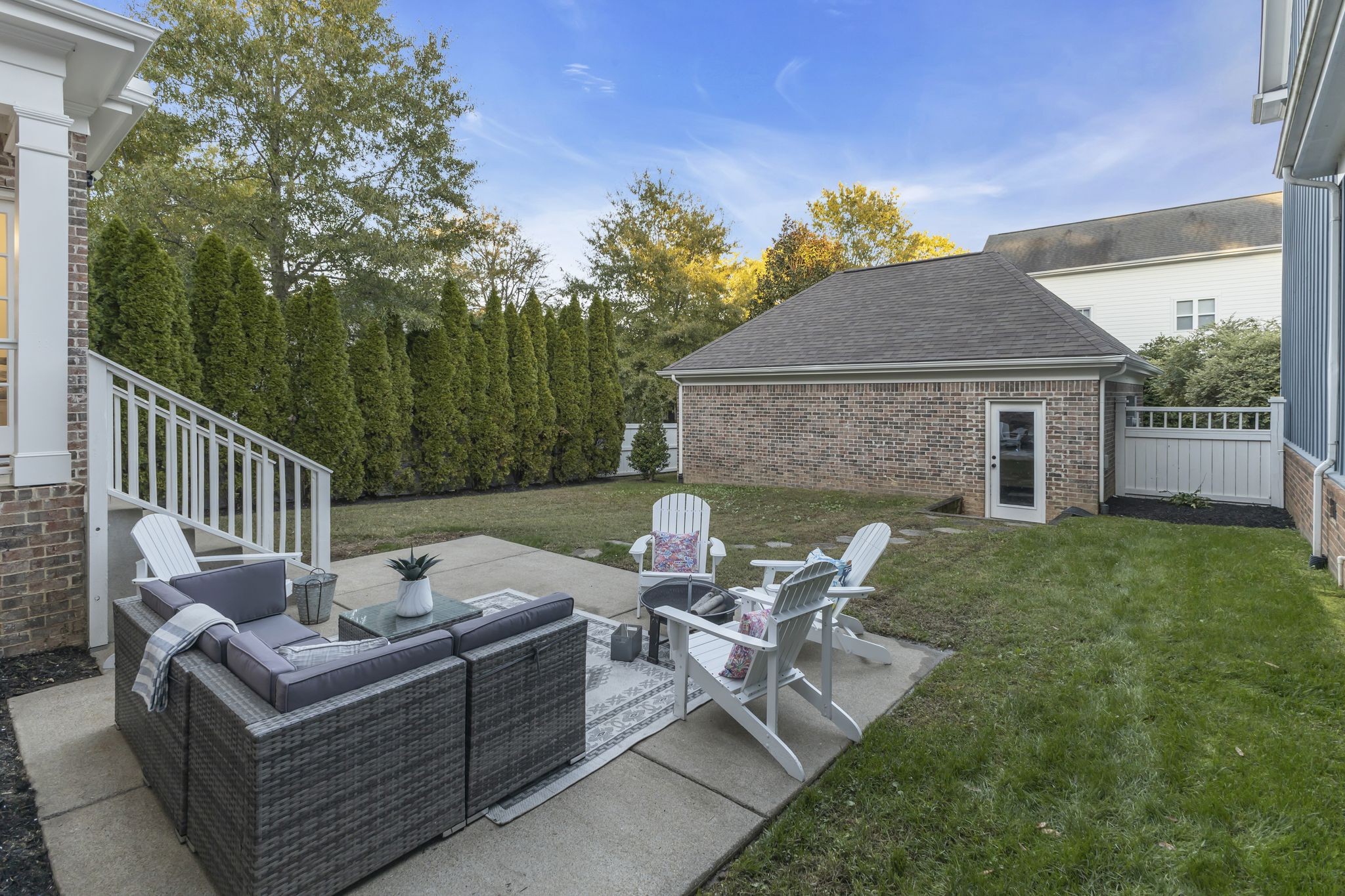 300 Starling Ln