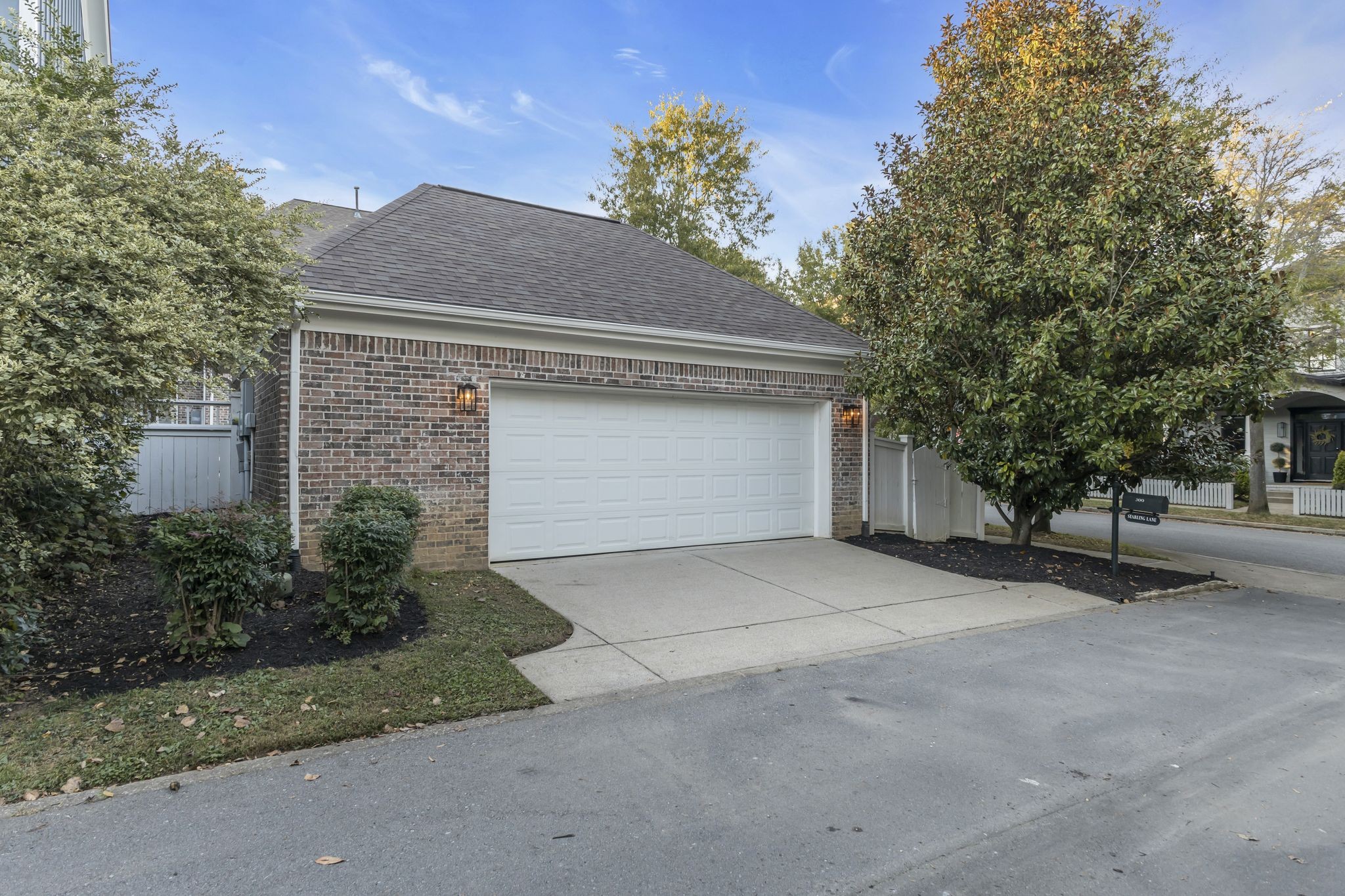 300 Starling Ln
