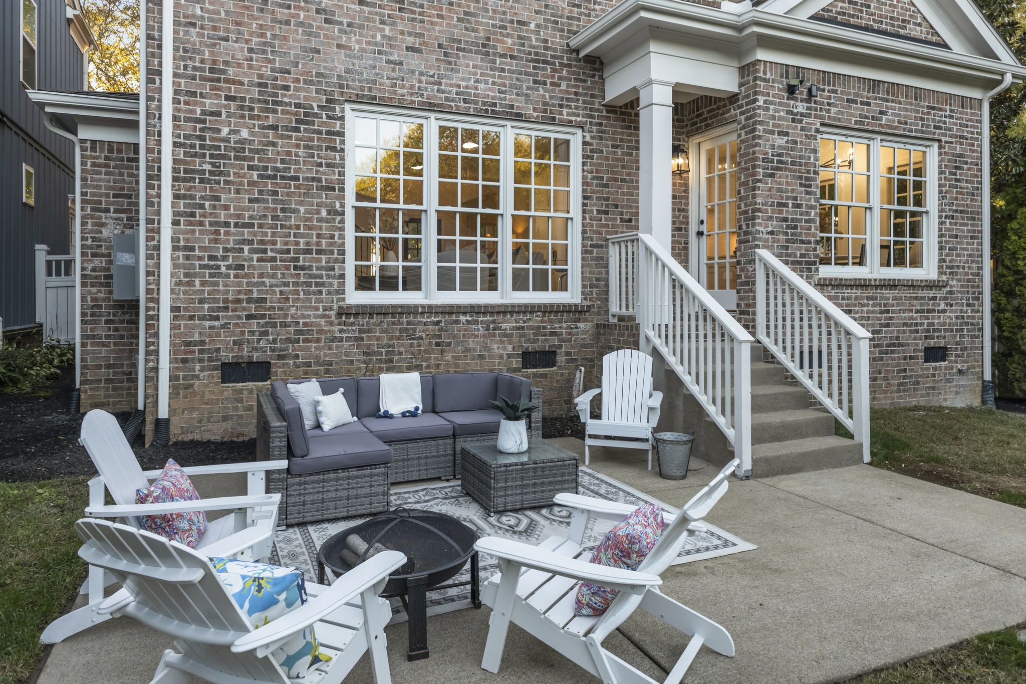 300 Starling Ln