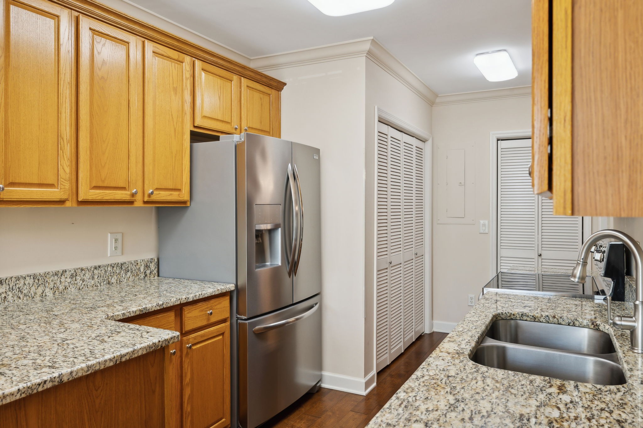 6035 Sunrise Cir