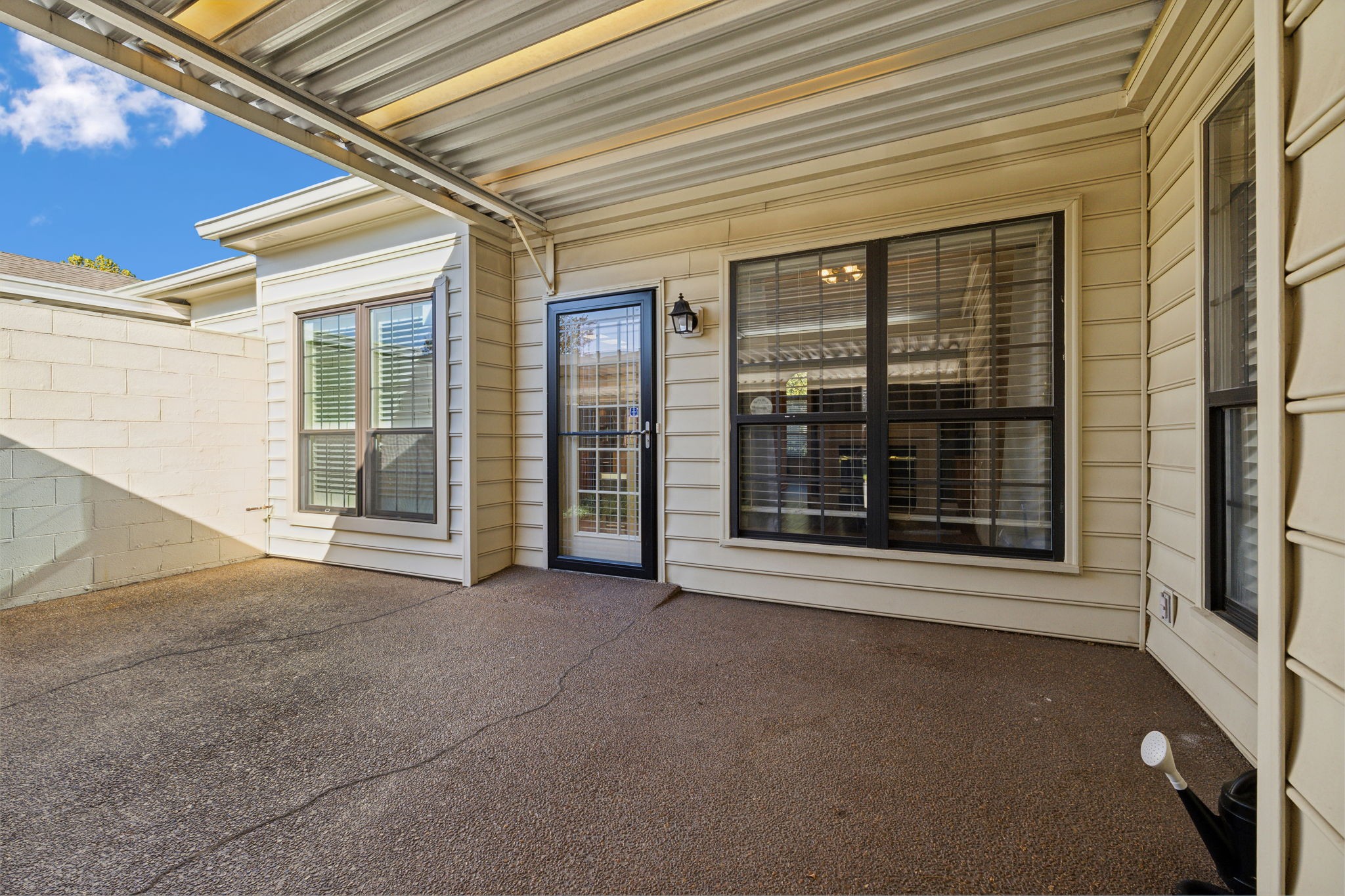 6035 Sunrise Cir
