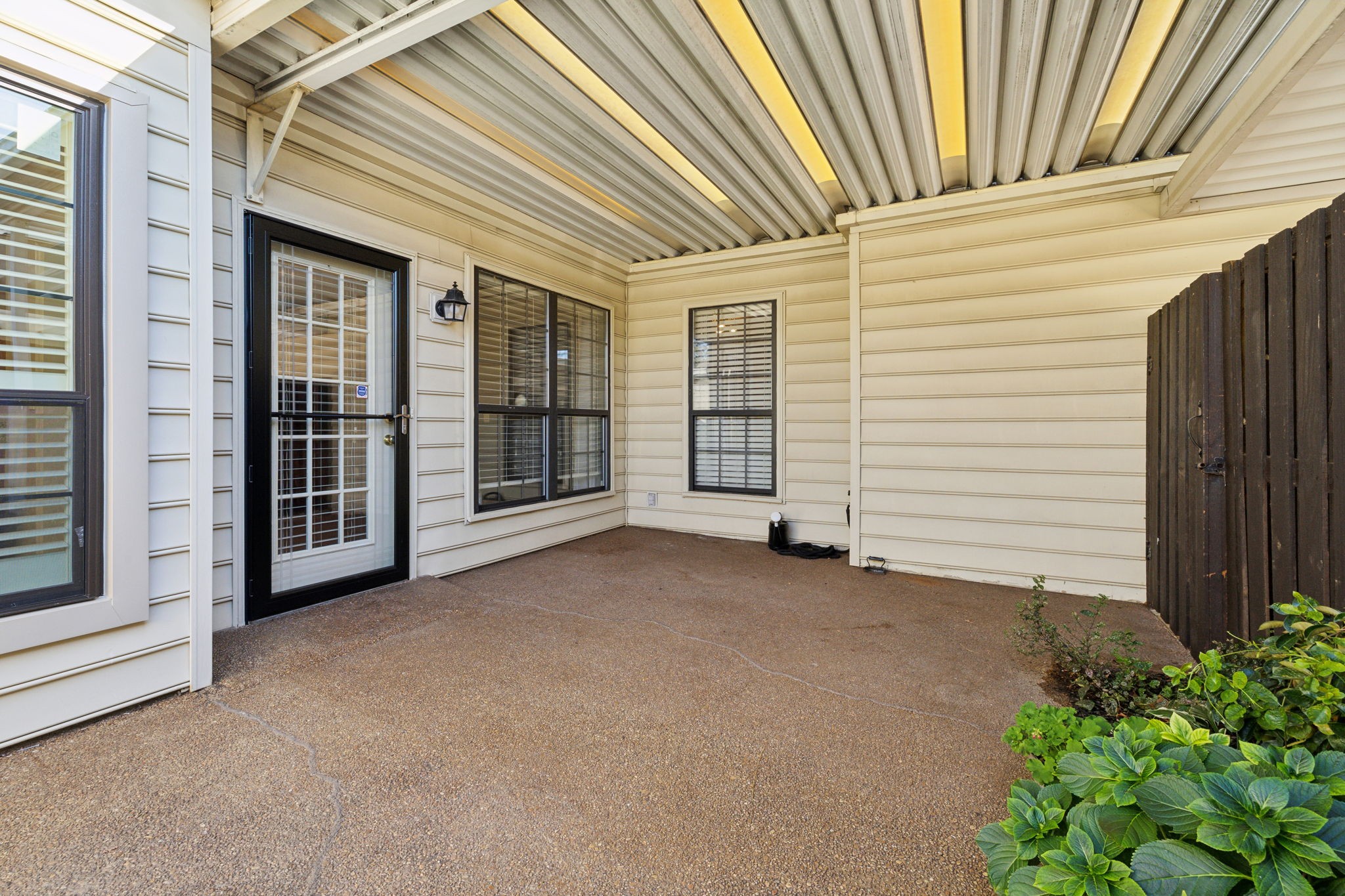 6035 Sunrise Cir