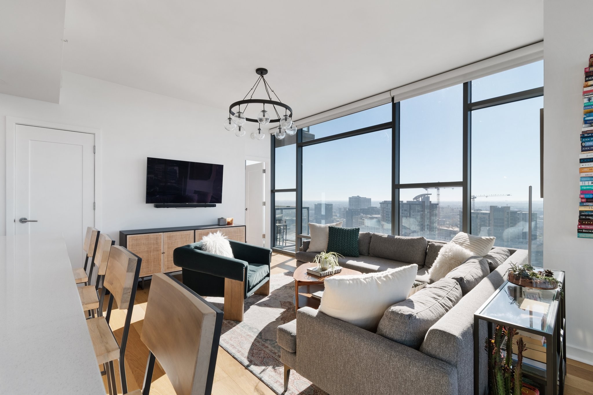 1212 Laurel St Unit: 2113