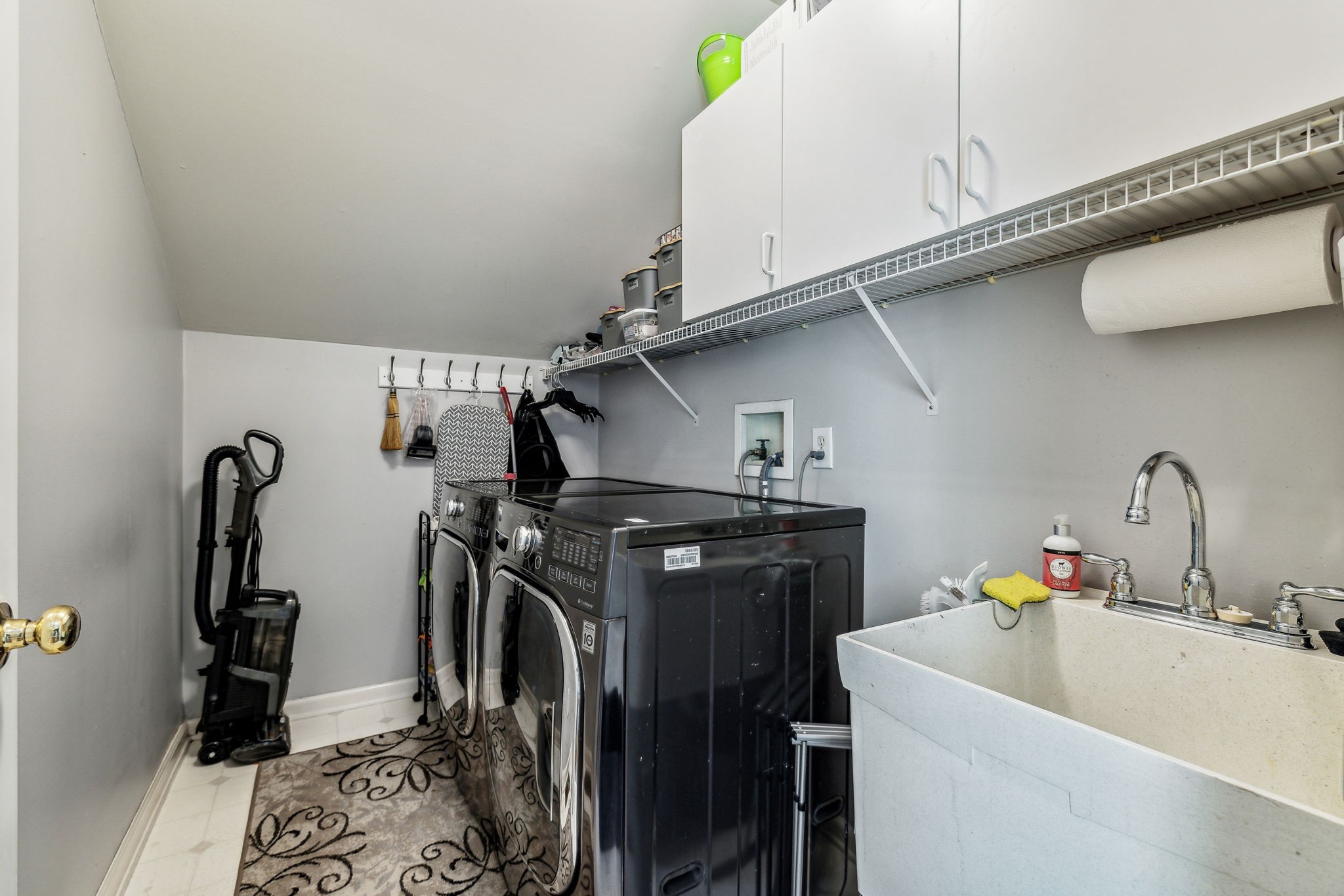 1004 Overhills Ct