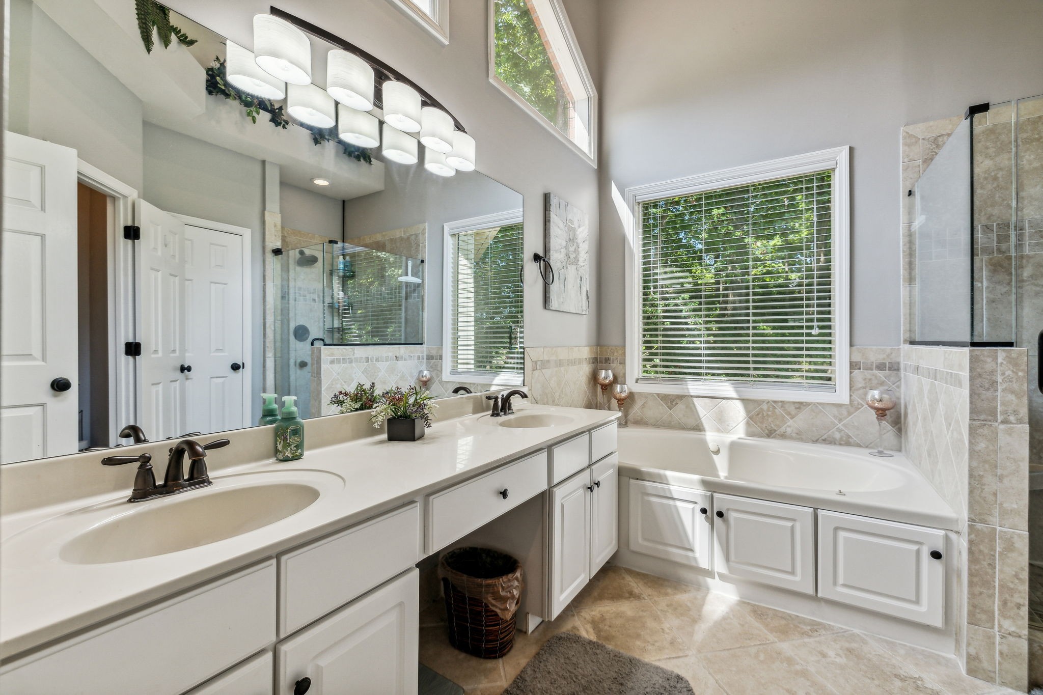 1004 Overhills Ct