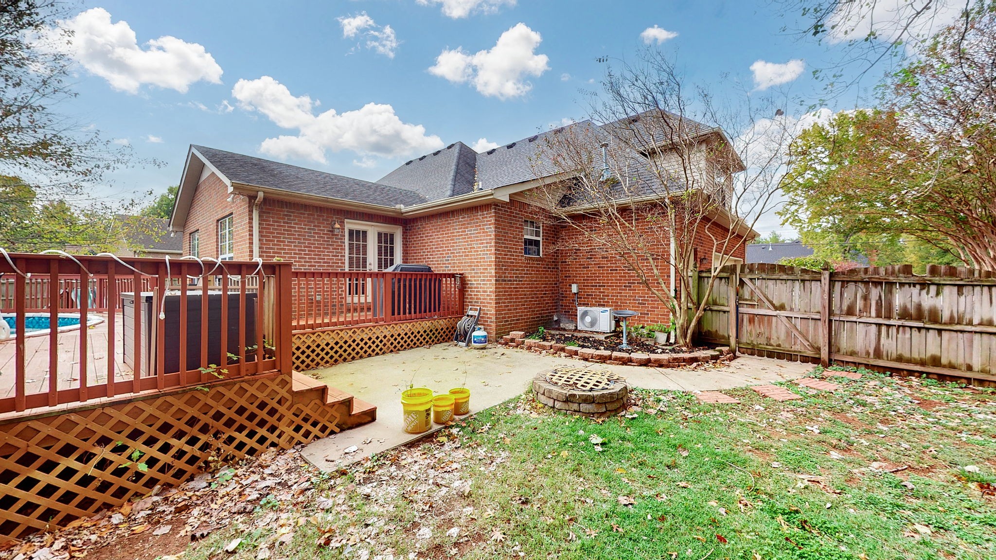 303 Robert E Lee Ln
