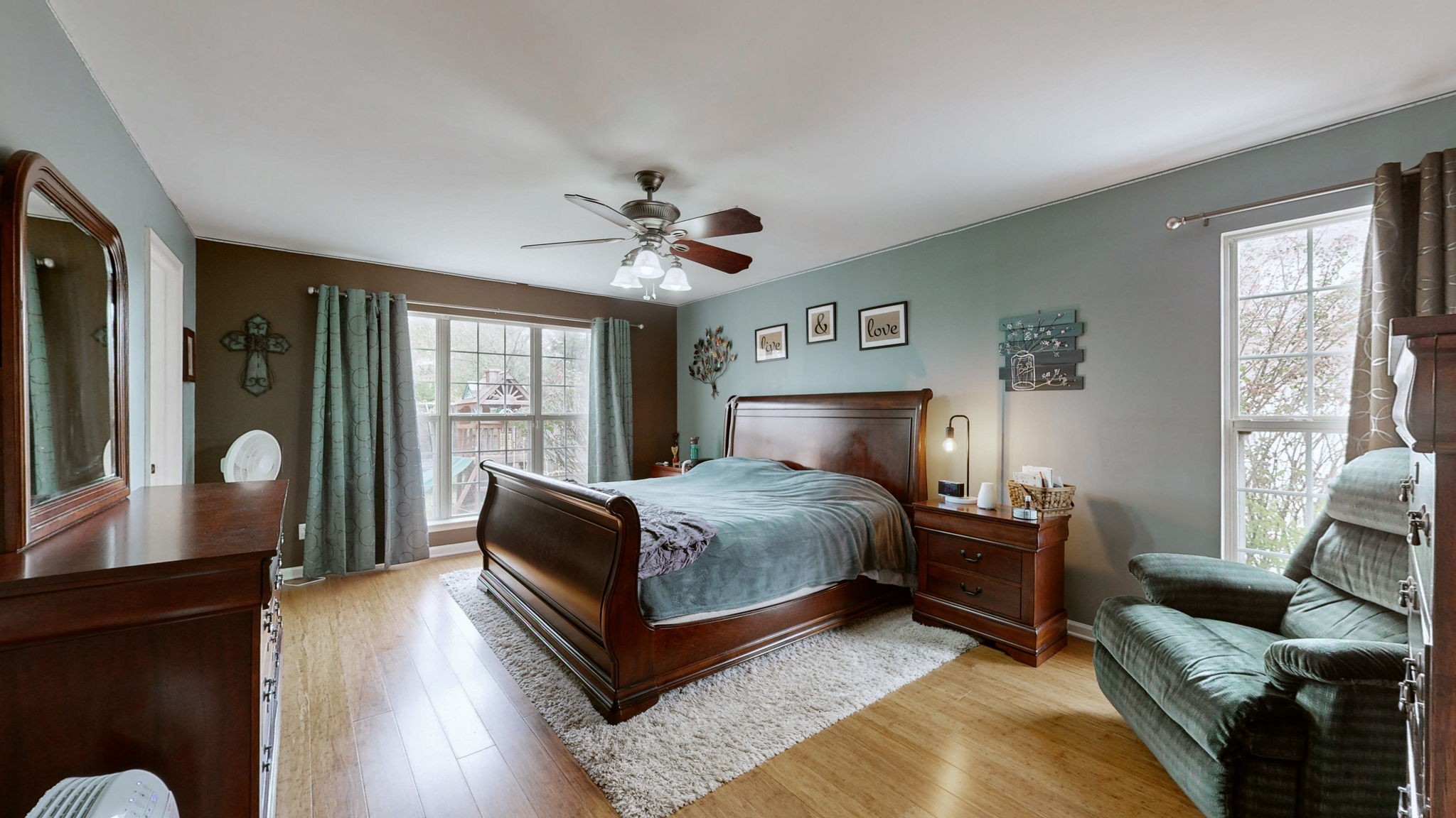 303 Robert E Lee Ln