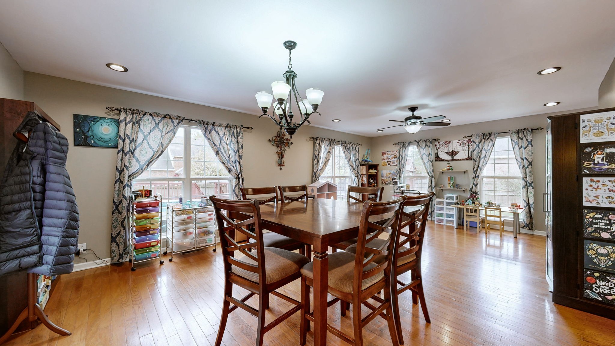303 Robert E Lee Ln