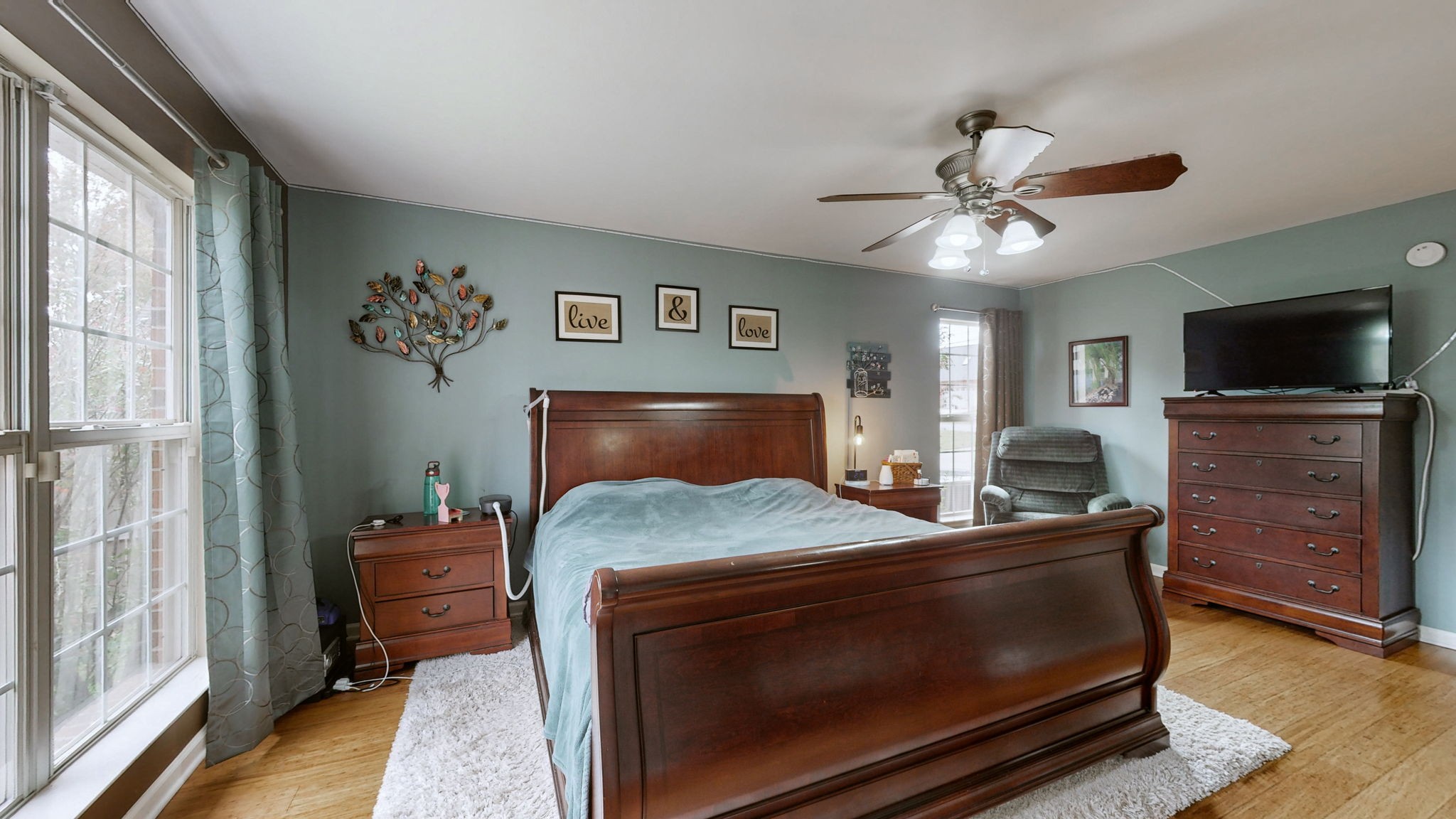303 Robert E Lee Ln
