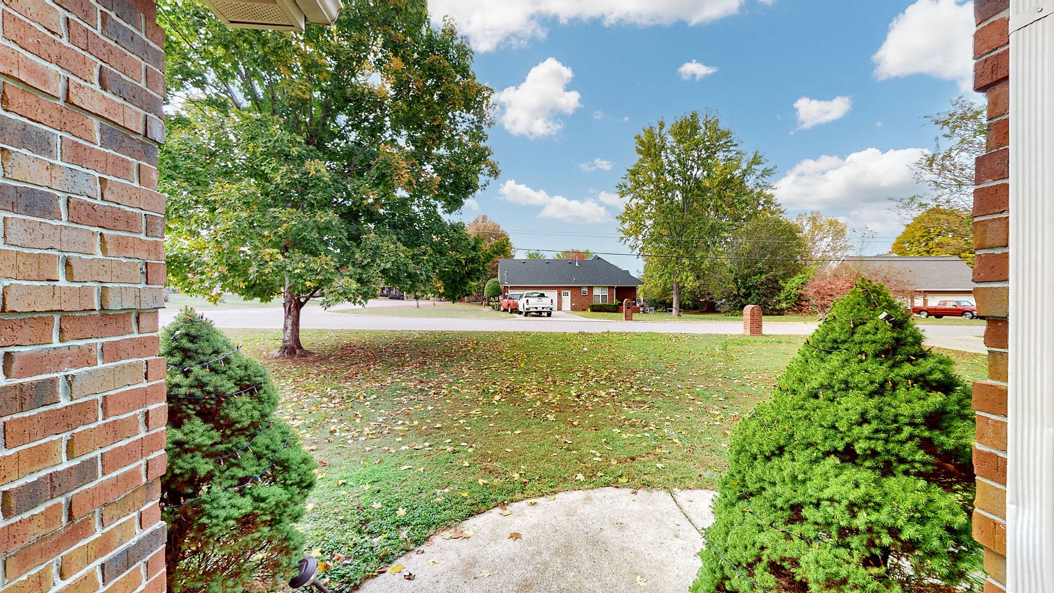 303 Robert E Lee Ln
