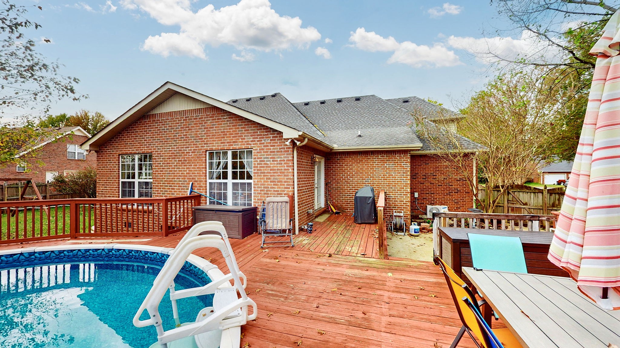 303 Robert E Lee Ln