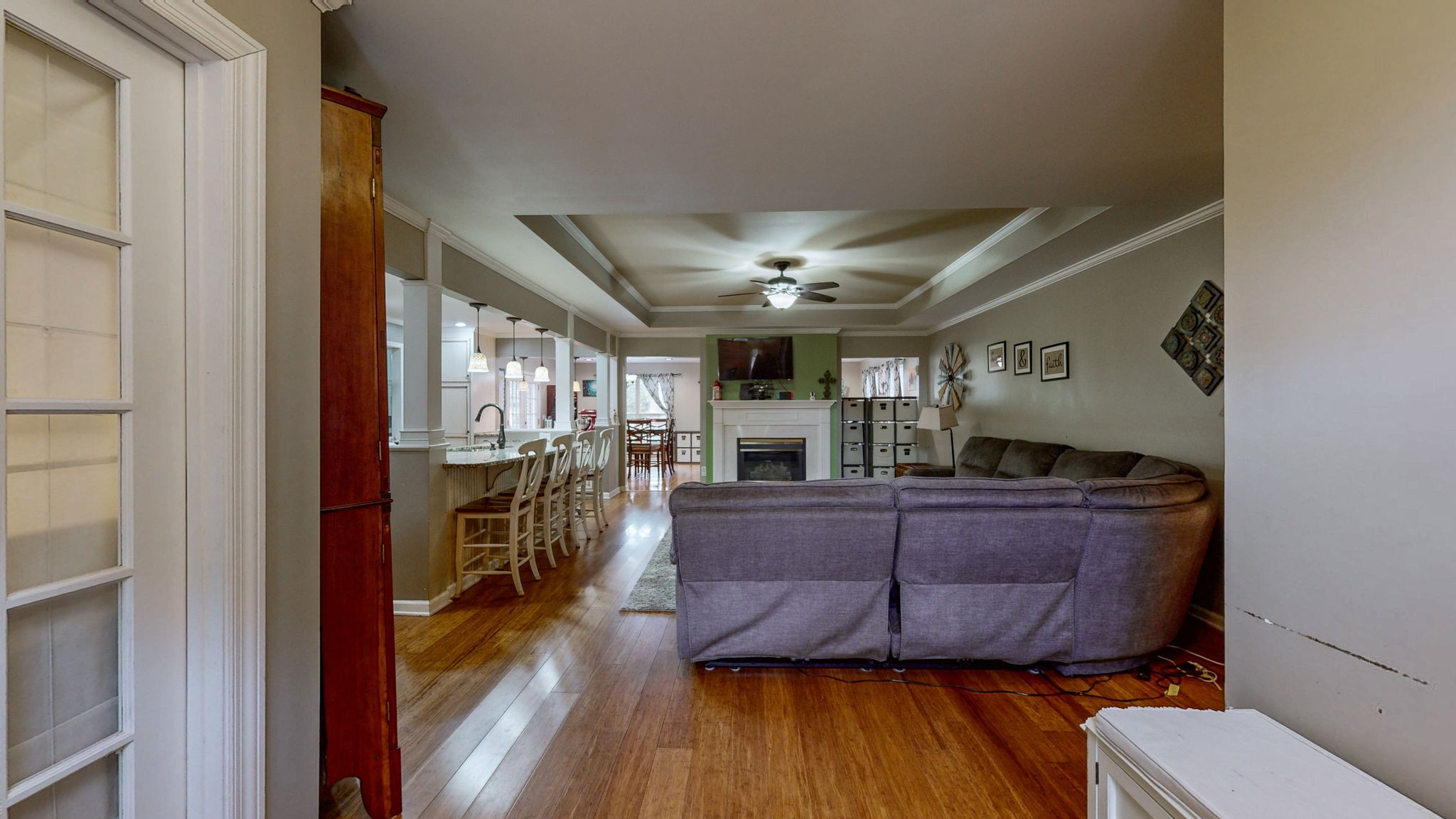 303 Robert E Lee Ln