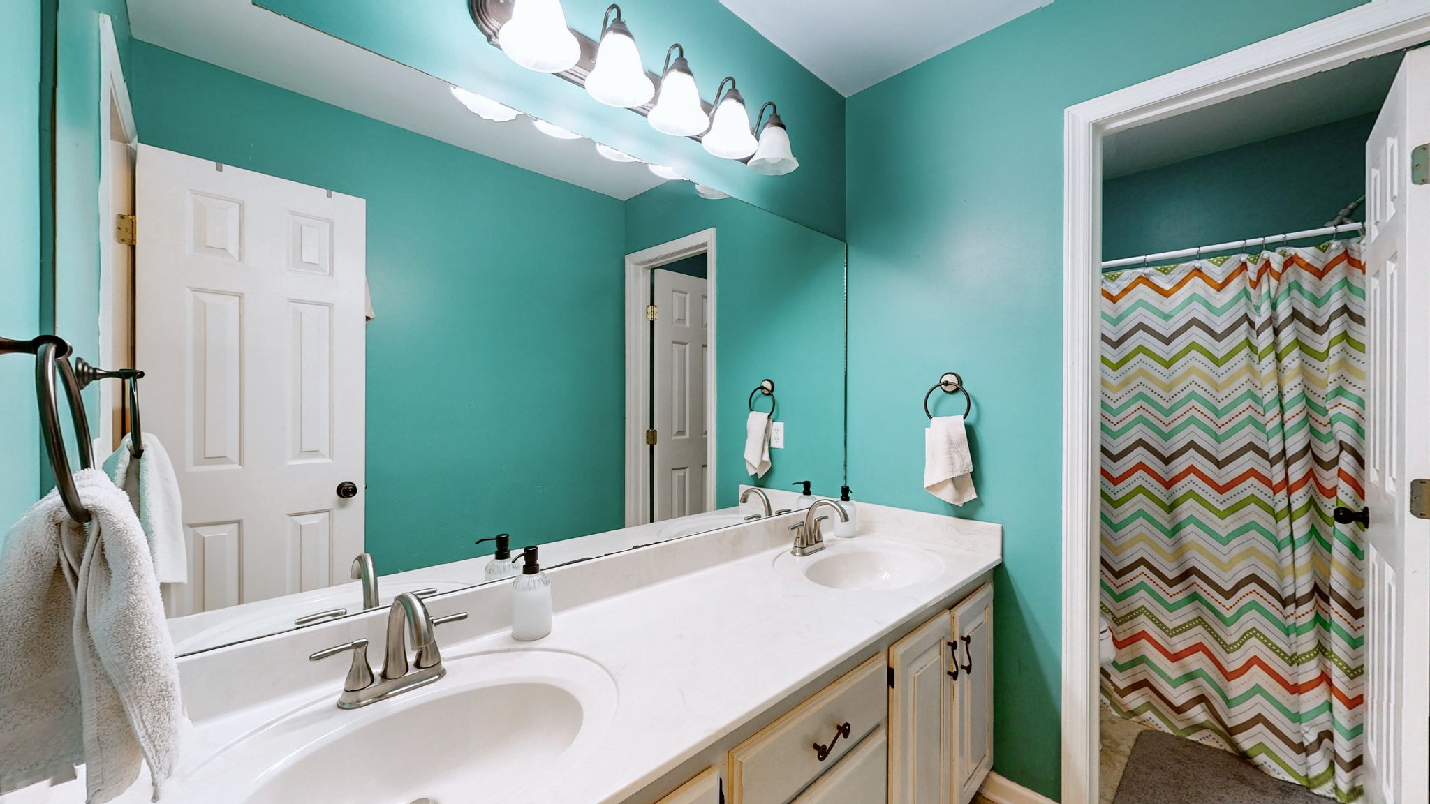 303 Robert E Lee Ln