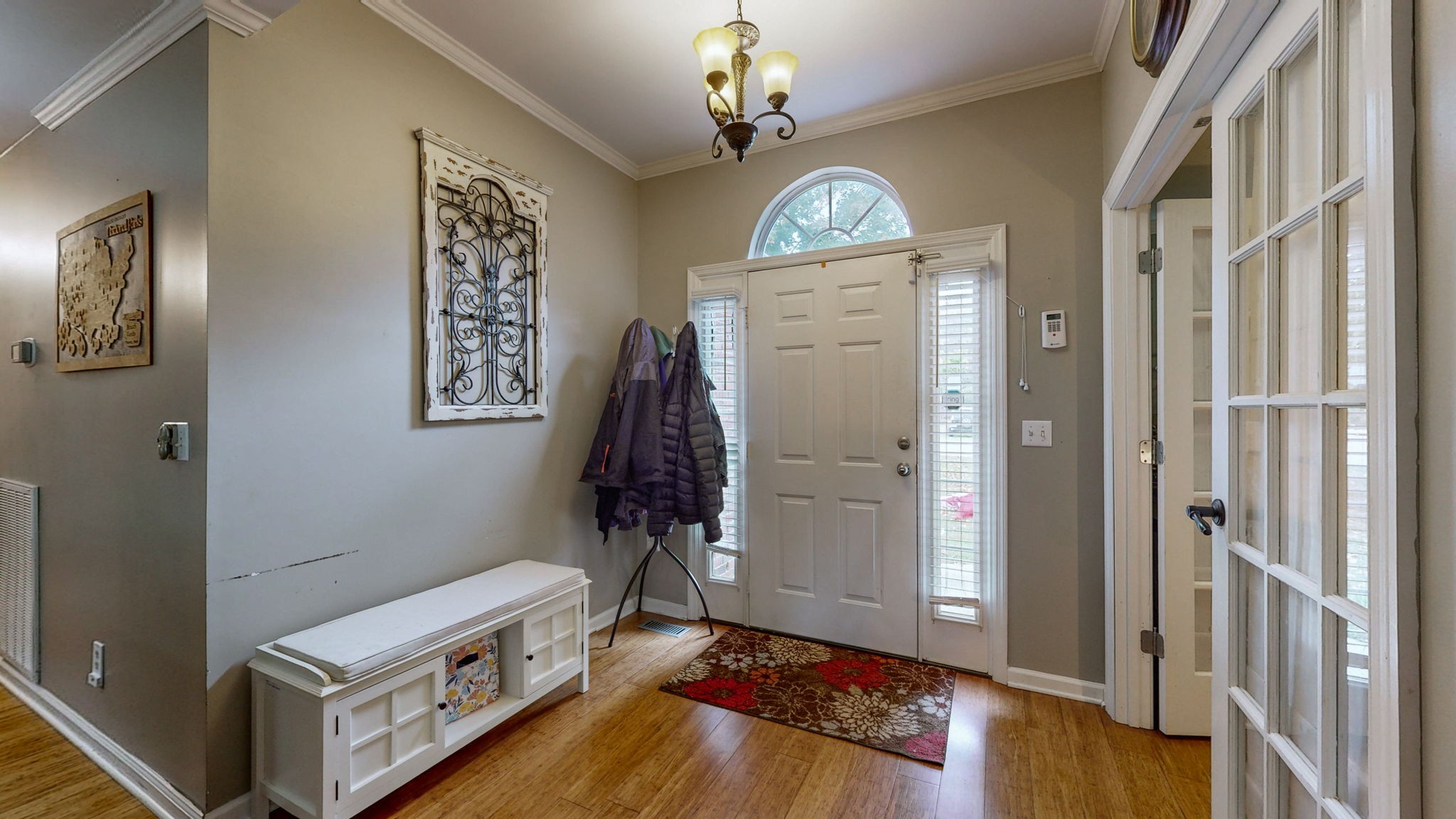 303 Robert E Lee Ln
