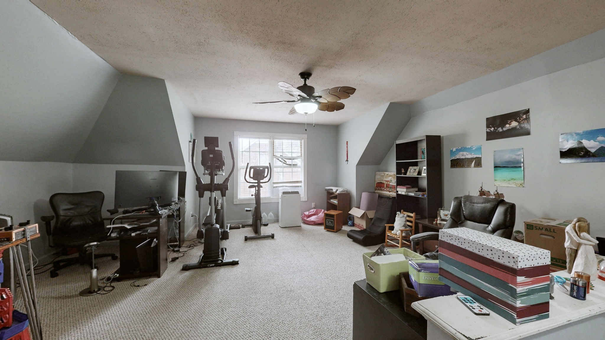 303 Robert E Lee Ln