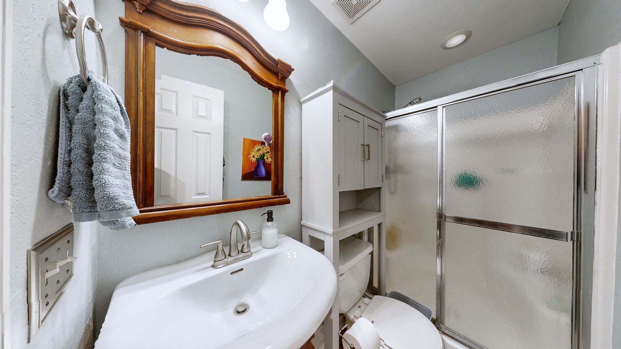 303 Robert E Lee Ln