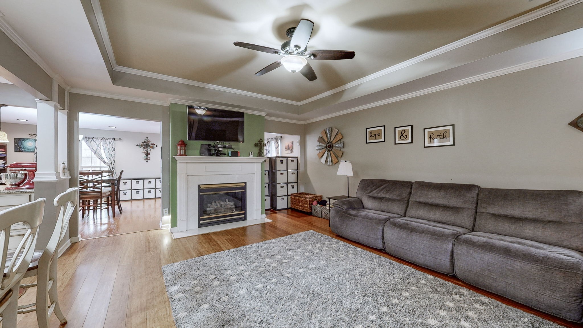 303 Robert E Lee Ln