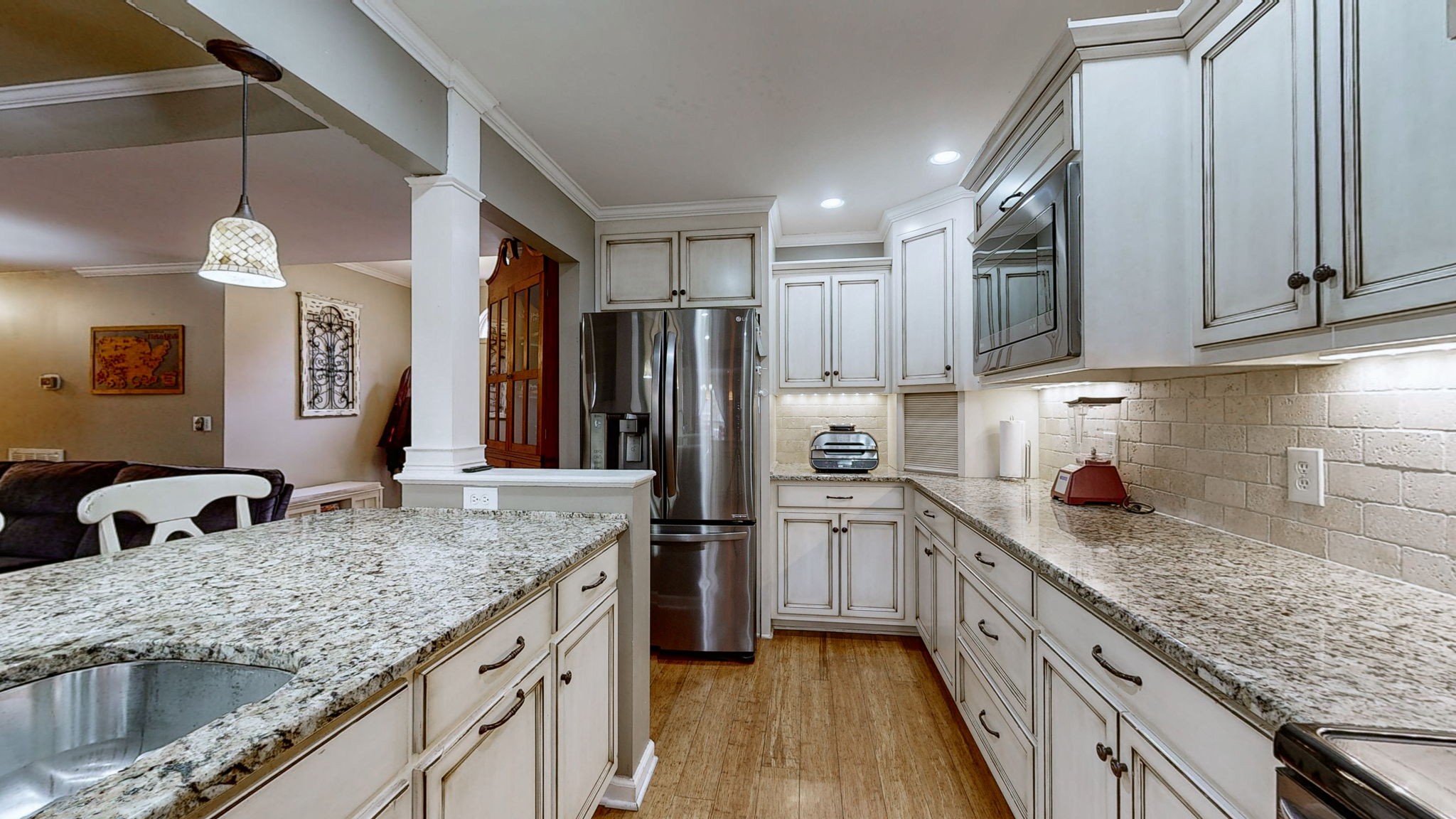 303 Robert E Lee Ln