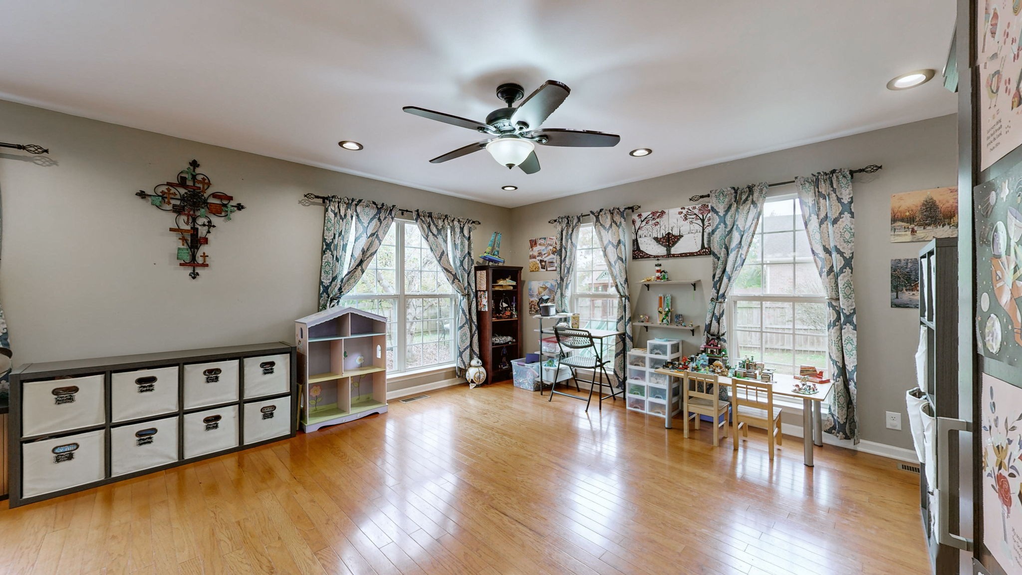 303 Robert E Lee Ln