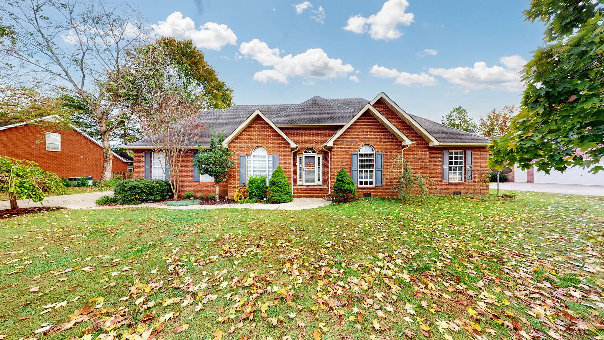 303 Robert E Lee Ln