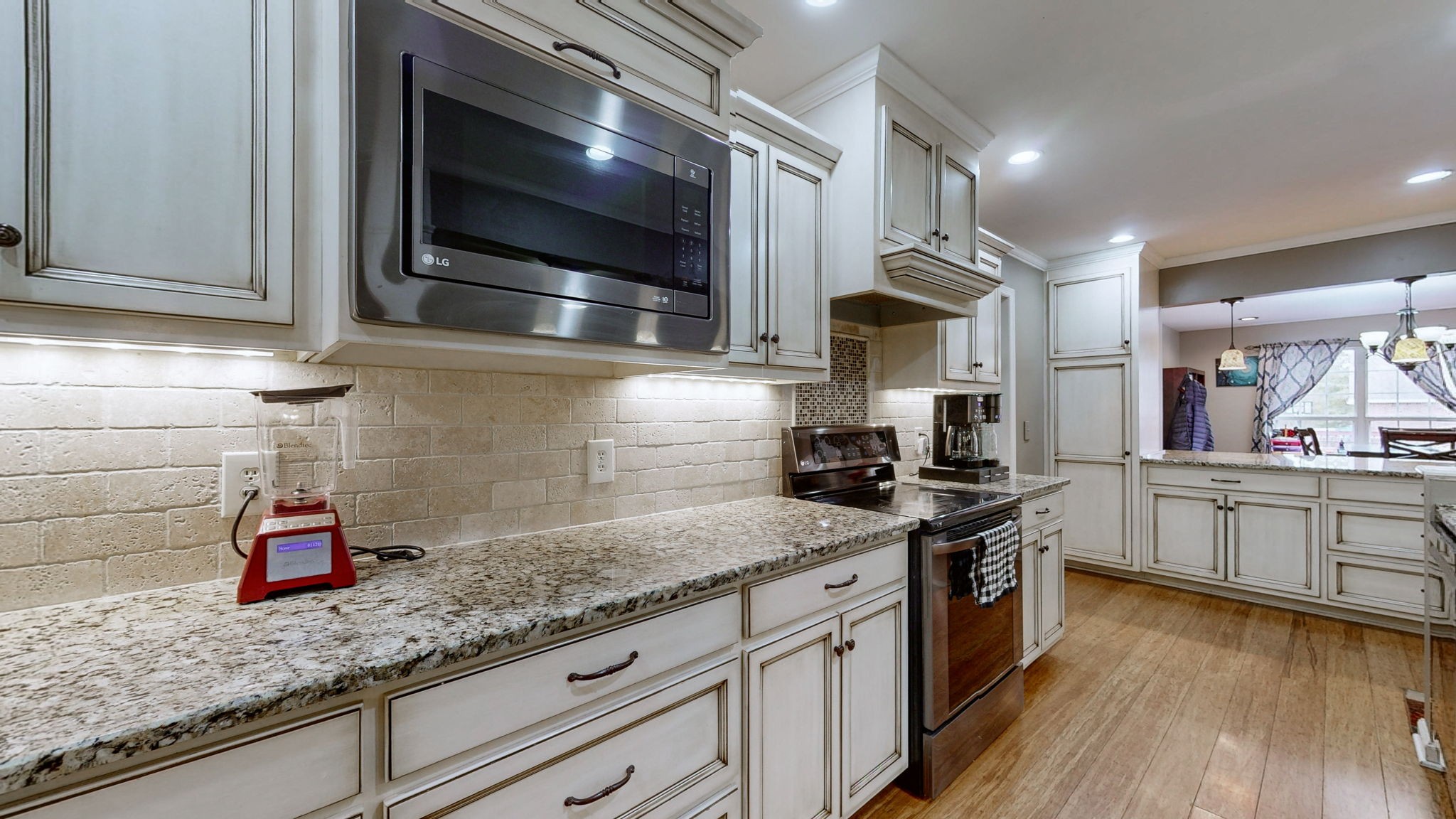 303 Robert E Lee Ln