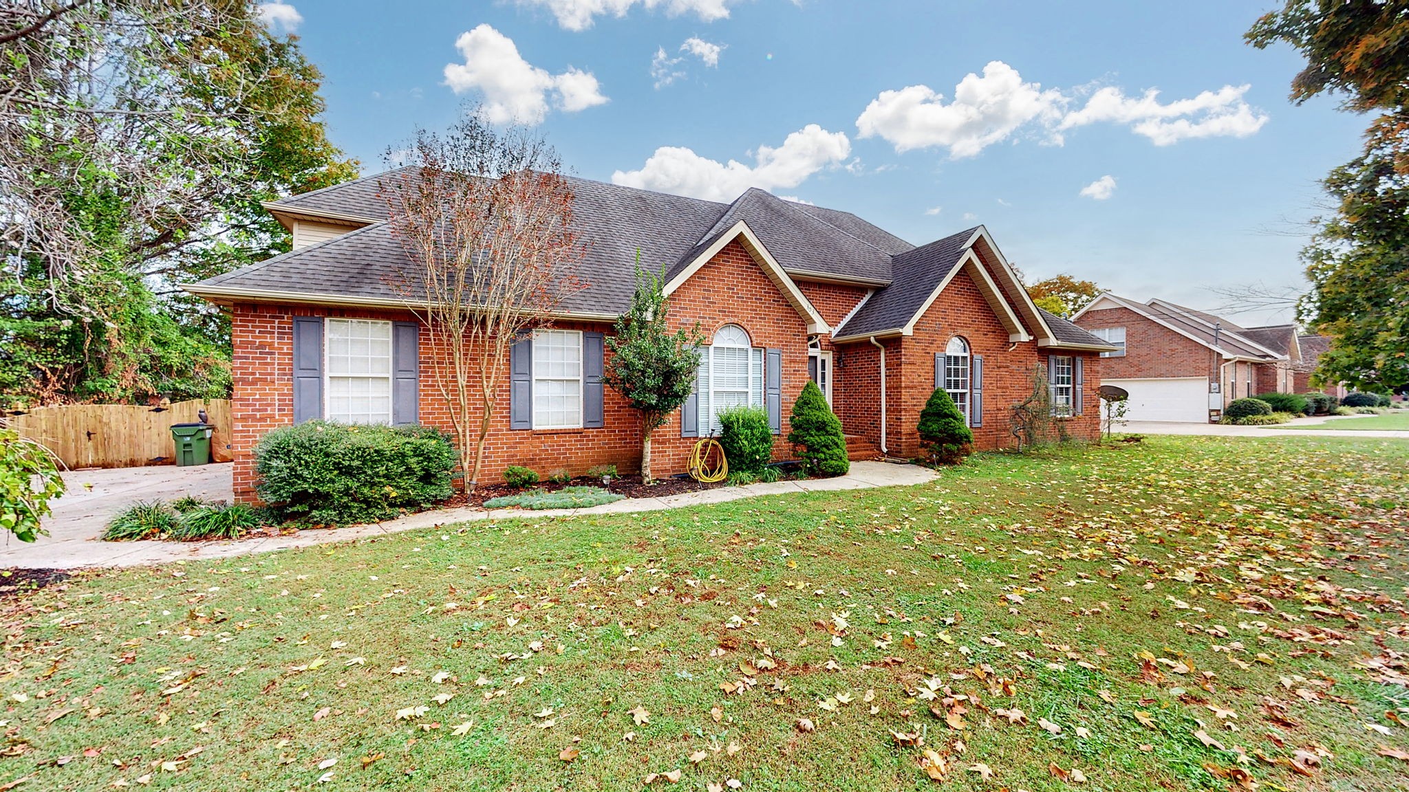 303 Robert E Lee Ln