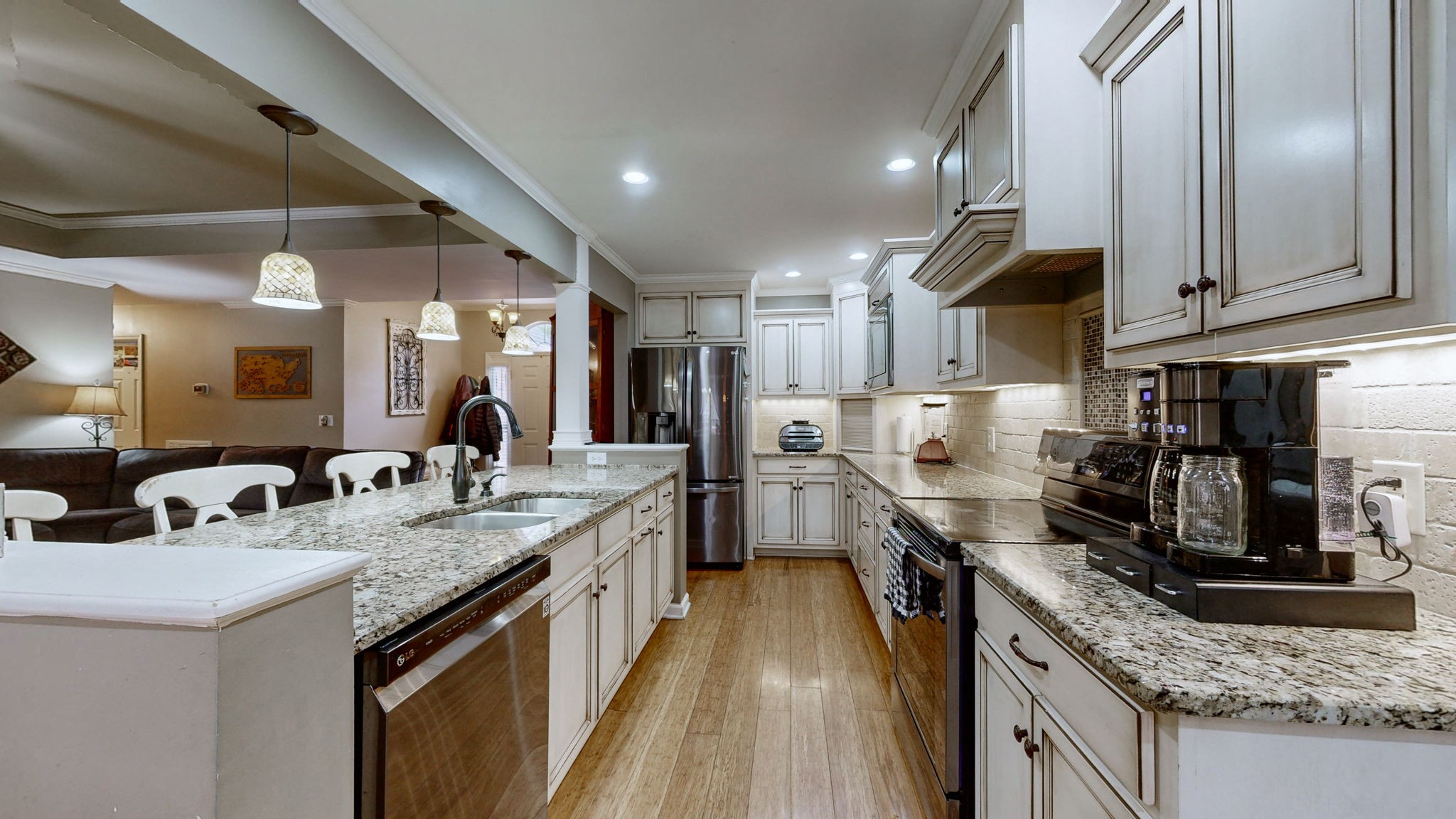 303 Robert E Lee Ln