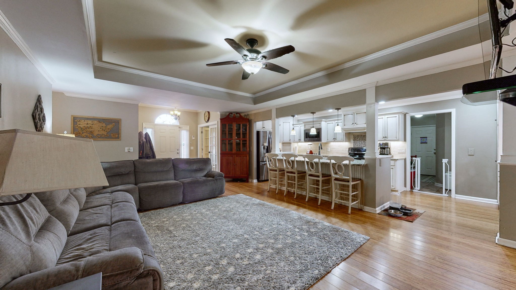 303 Robert E Lee Ln