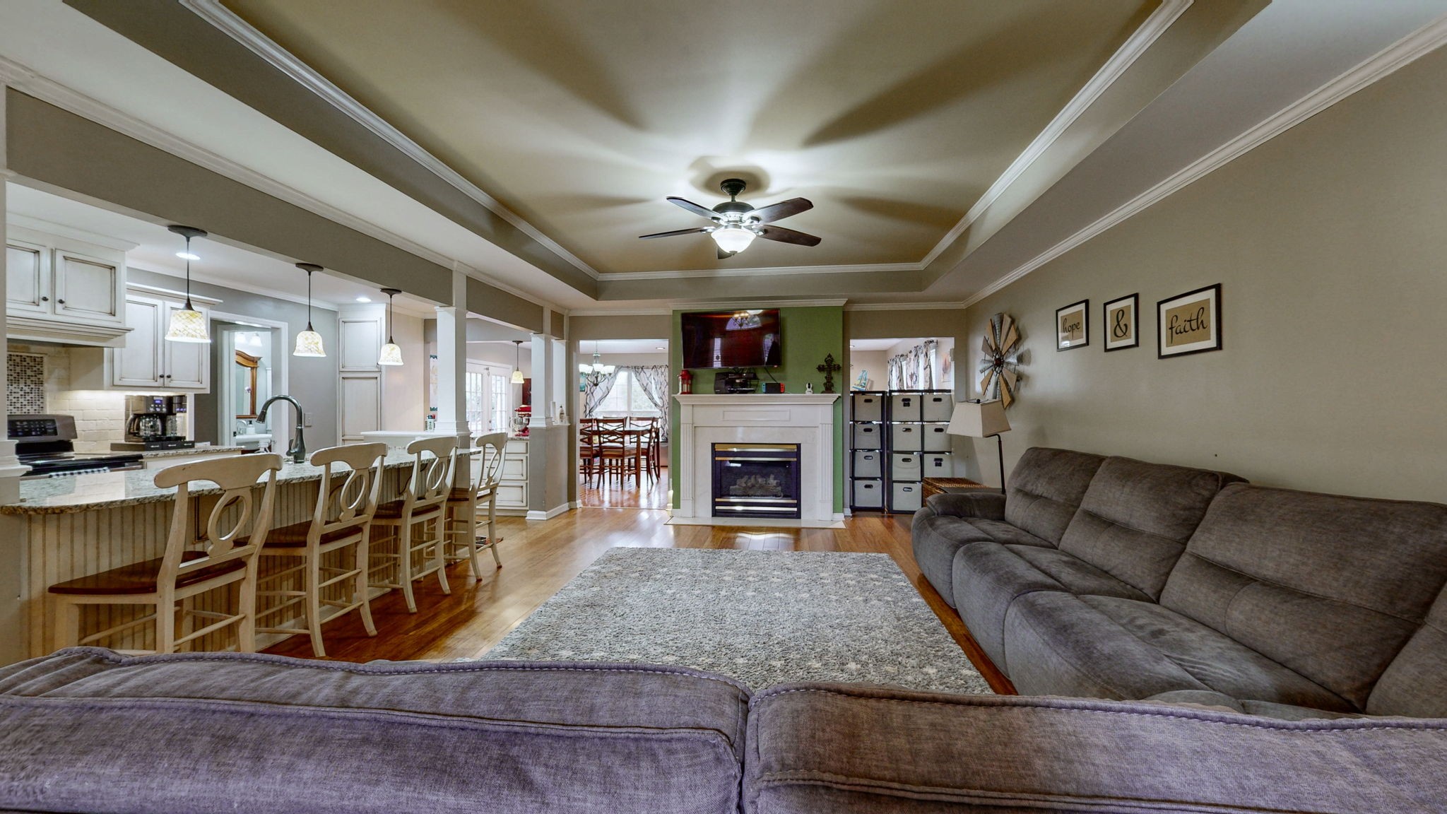 303 Robert E Lee Ln