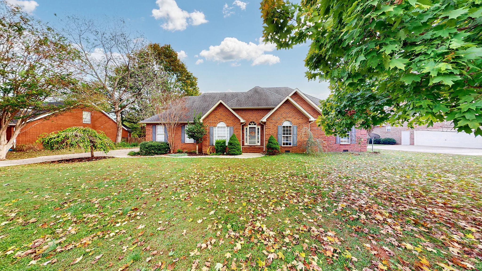303 Robert E Lee Ln