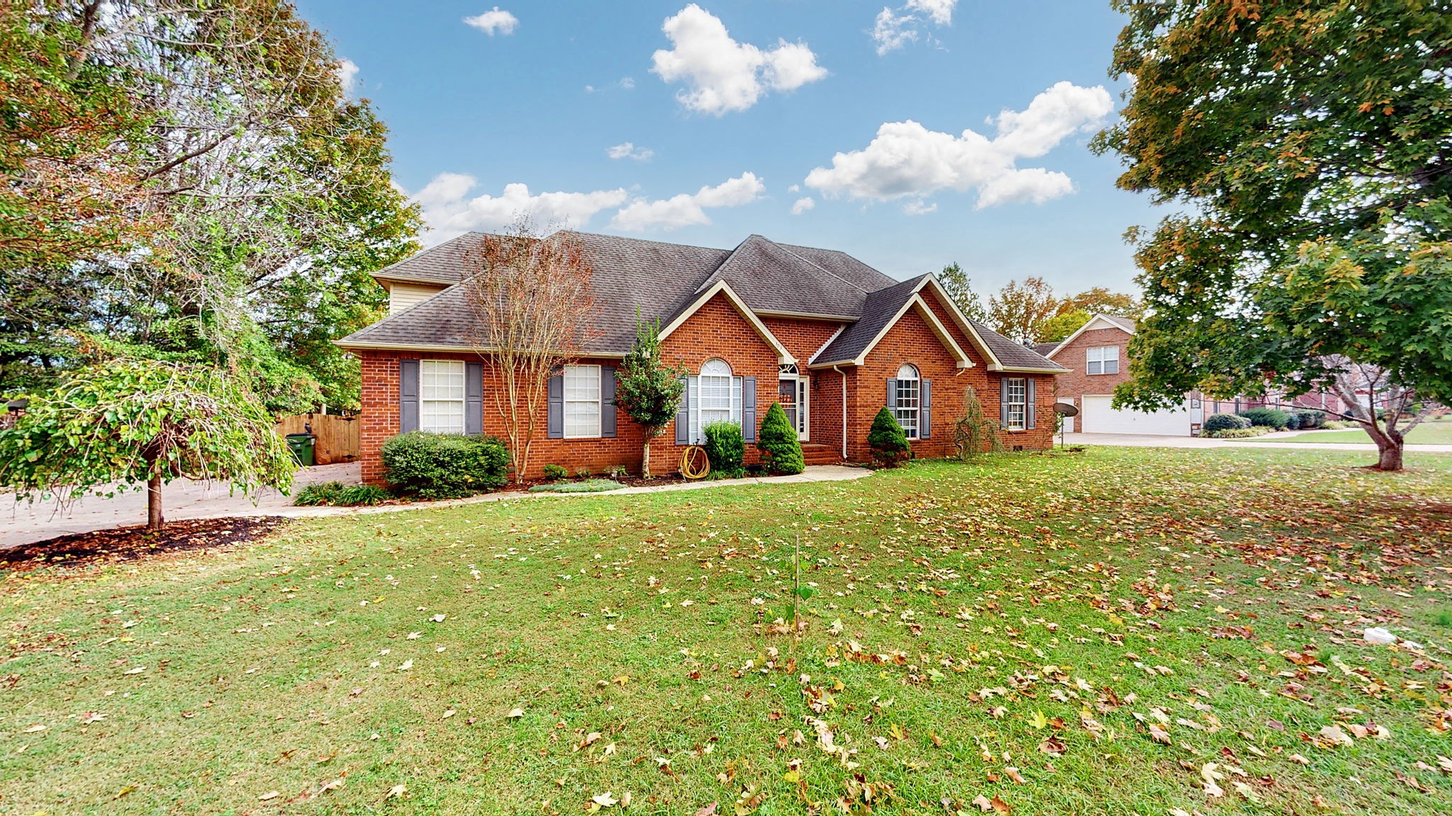 303 Robert E Lee Ln