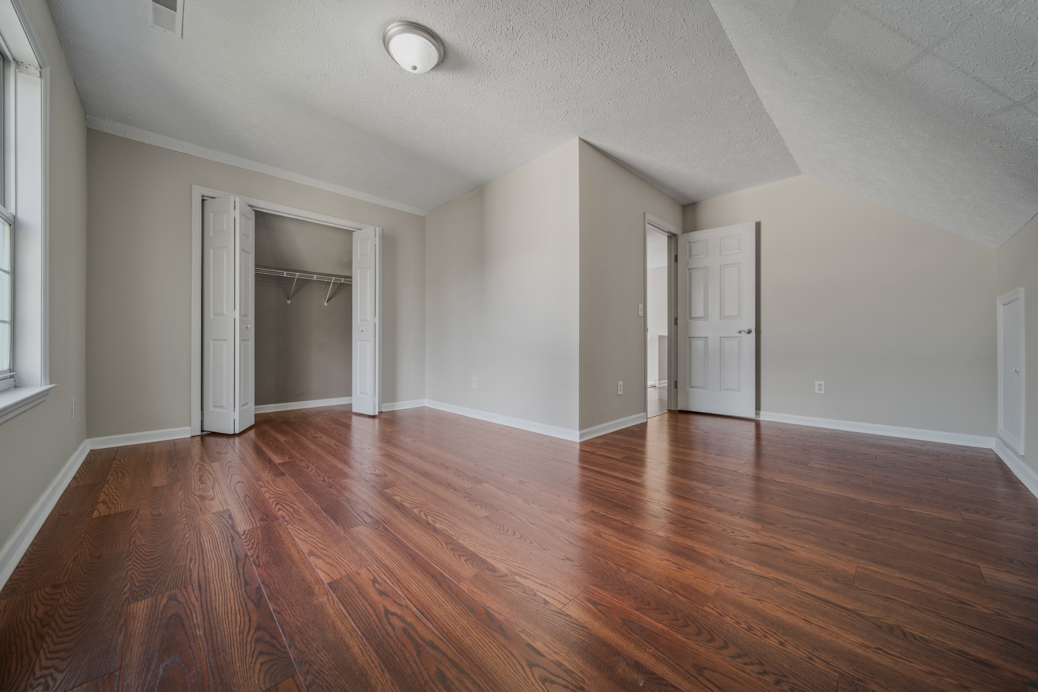 535 Woodland Hills Dr