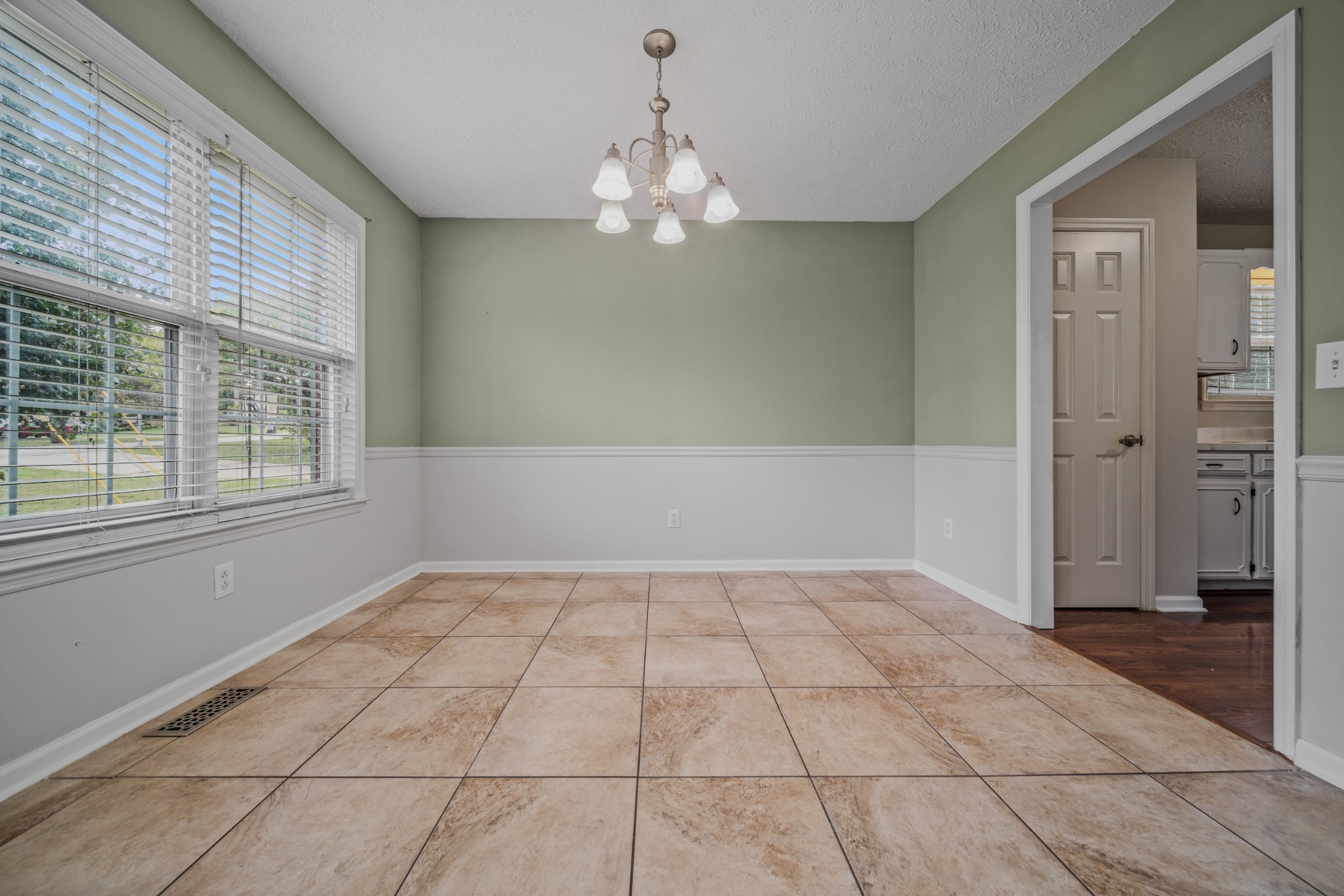 535 Woodland Hills Dr