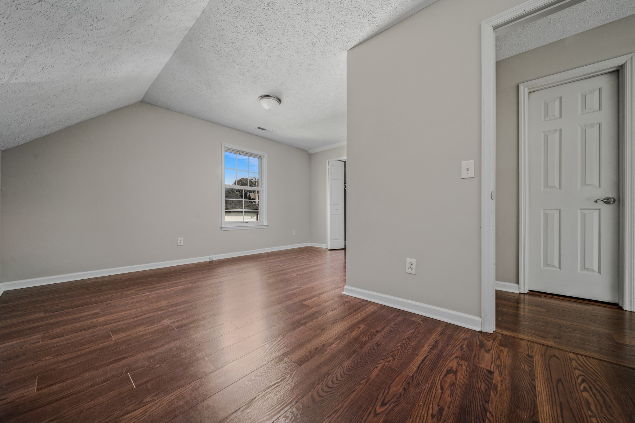 535 Woodland Hills Dr