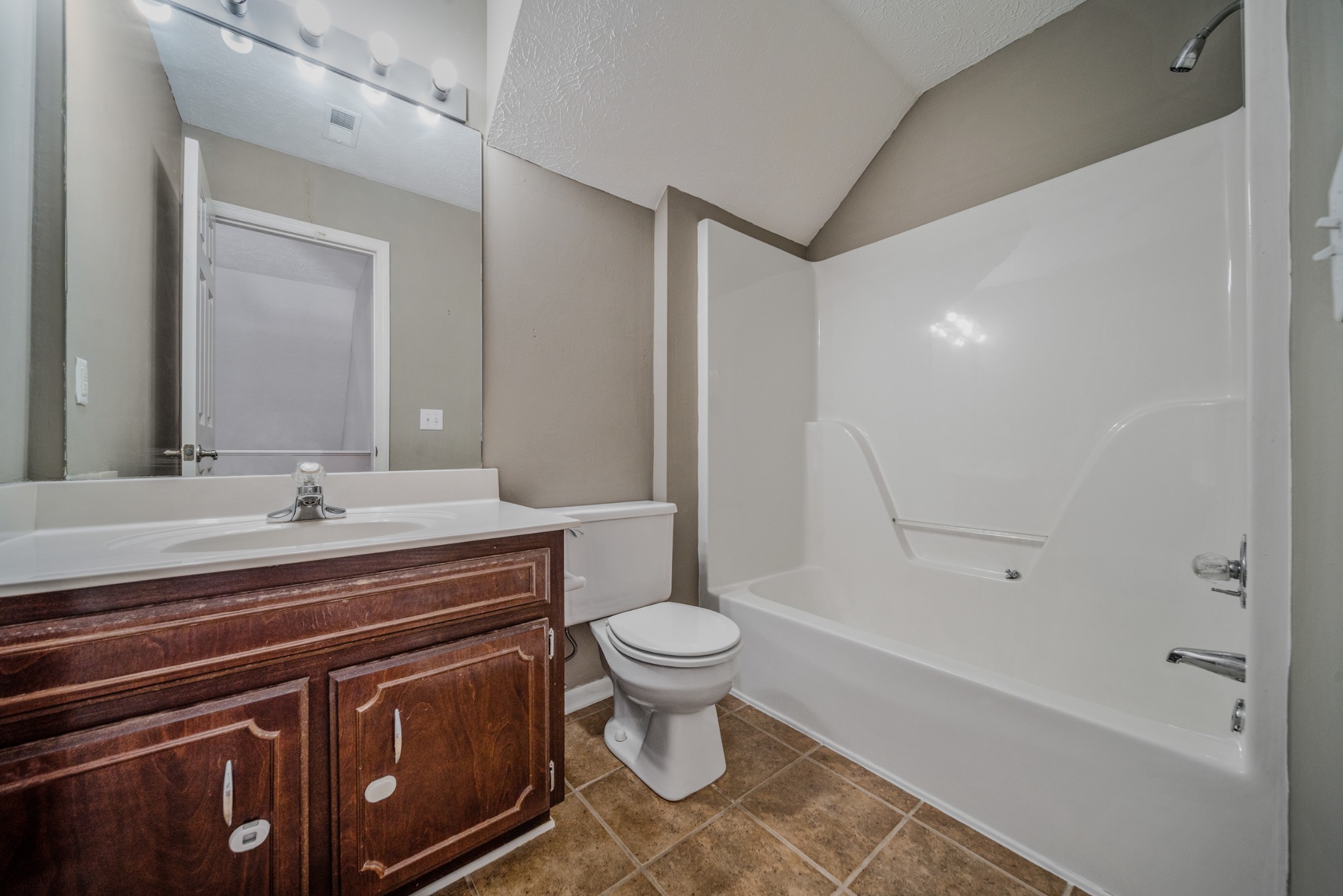 535 Woodland Hills Dr