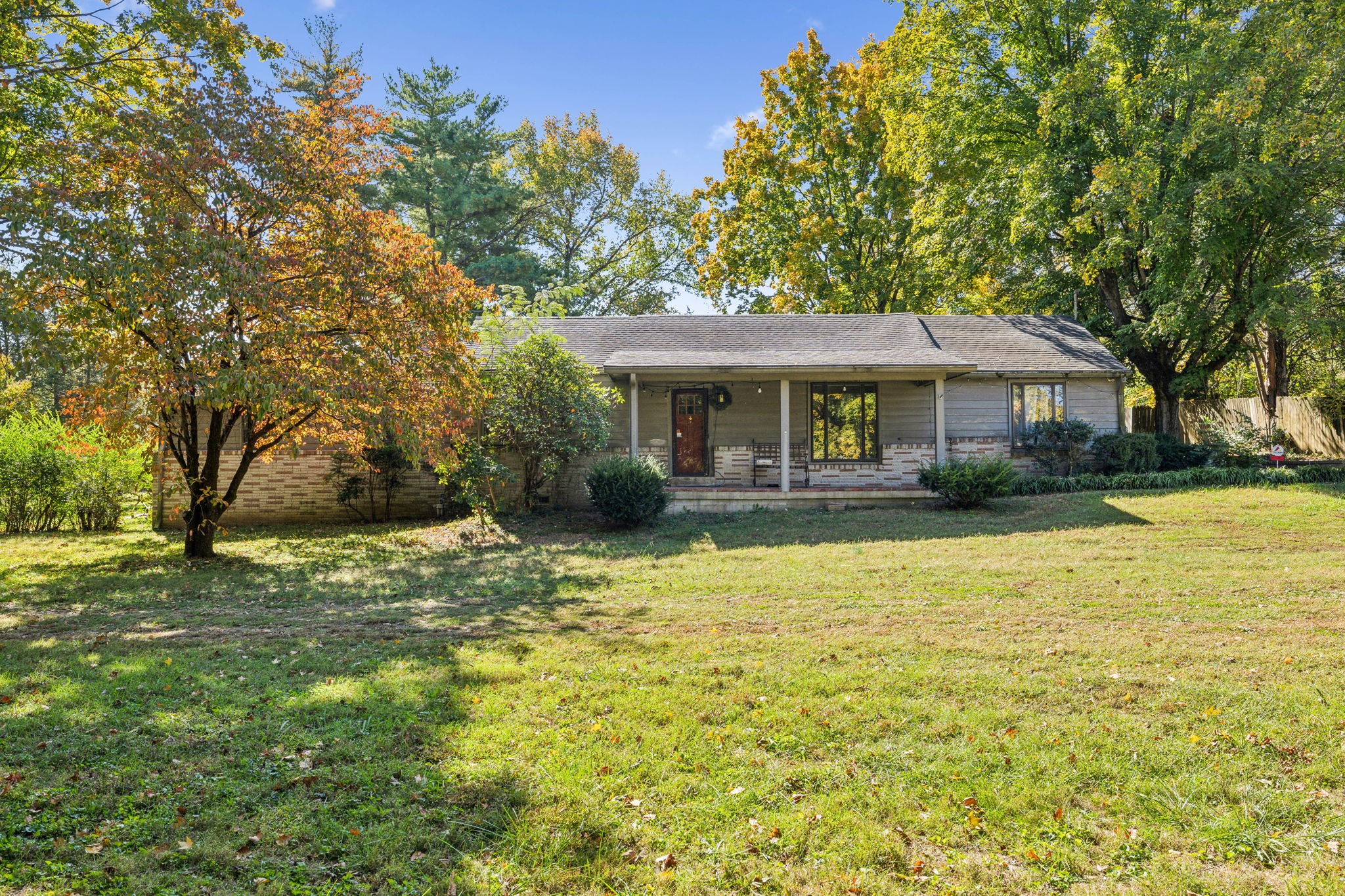 285 Haywood Ln