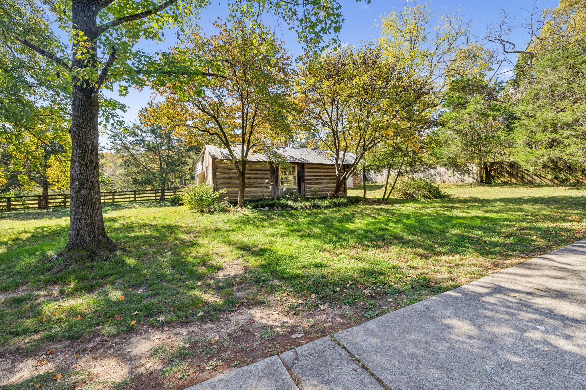 285 Haywood Ln