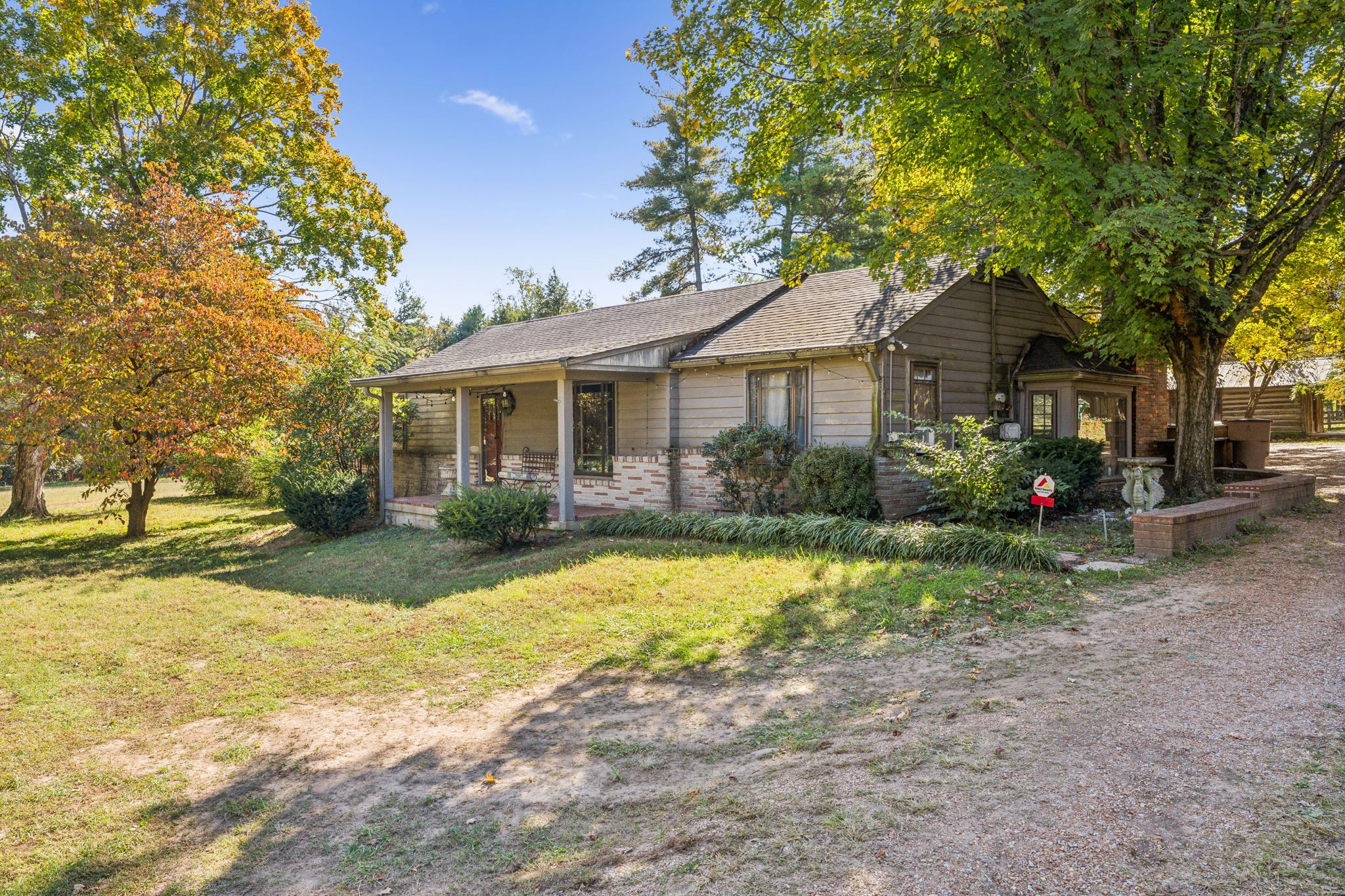 285 Haywood Ln