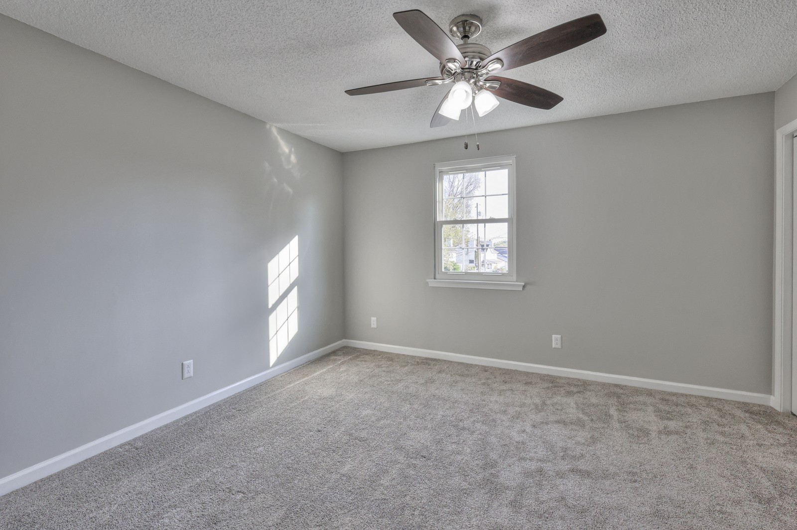 736 Ridgeview Ct