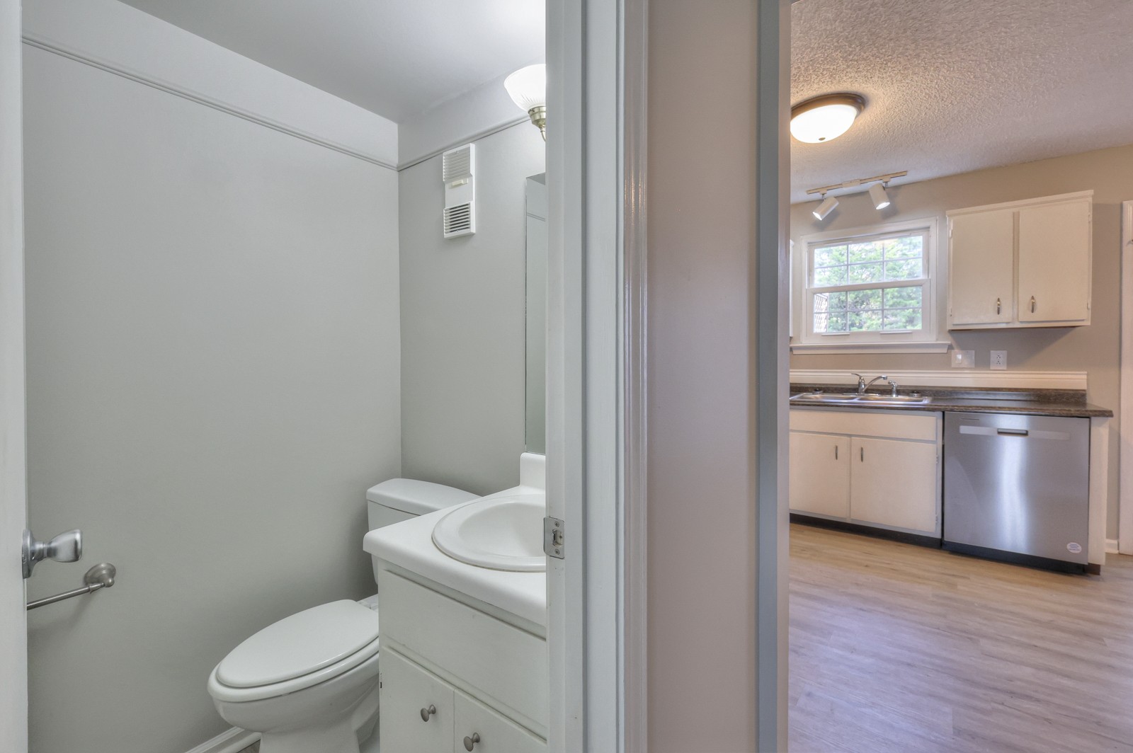 736 Ridgeview Ct