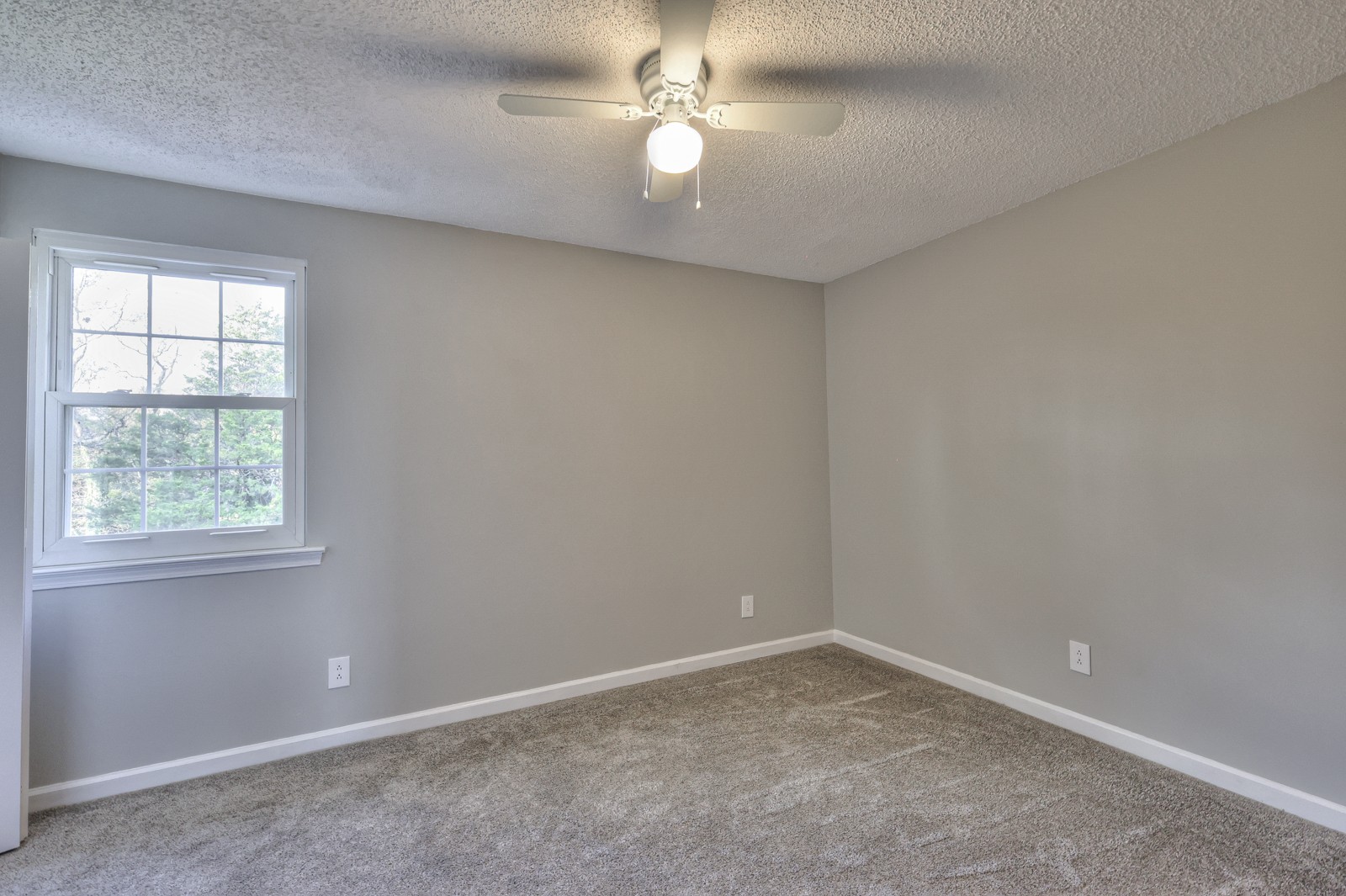 736 Ridgeview Ct