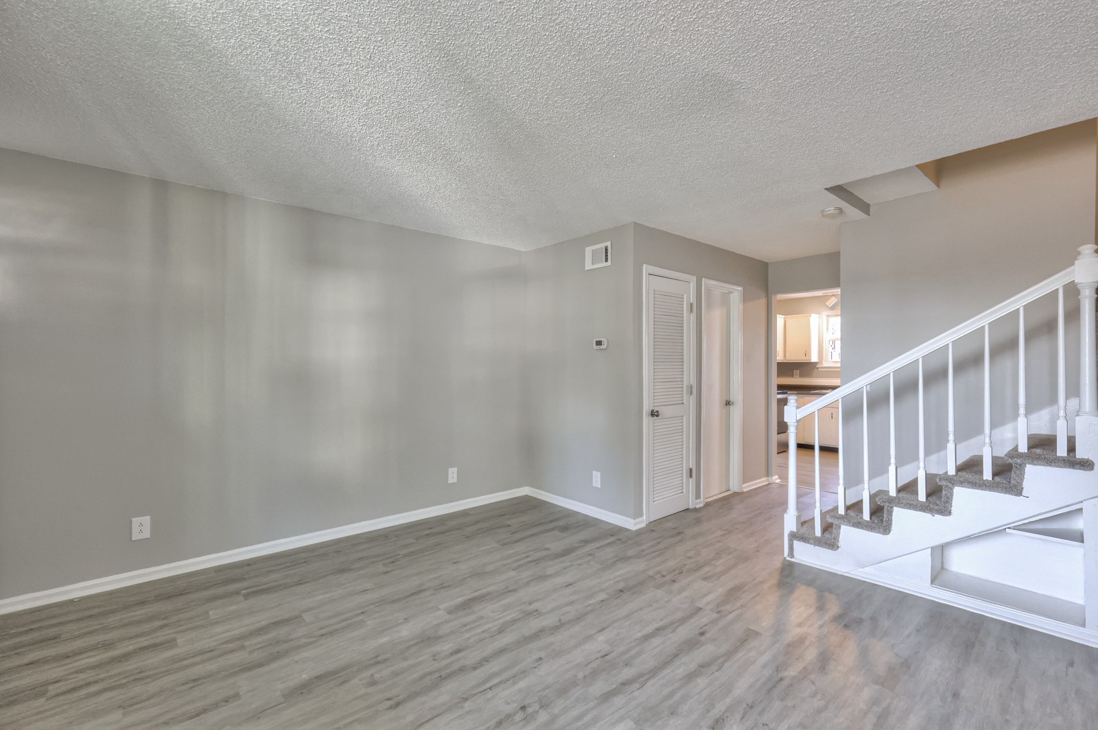 736 Ridgeview Ct