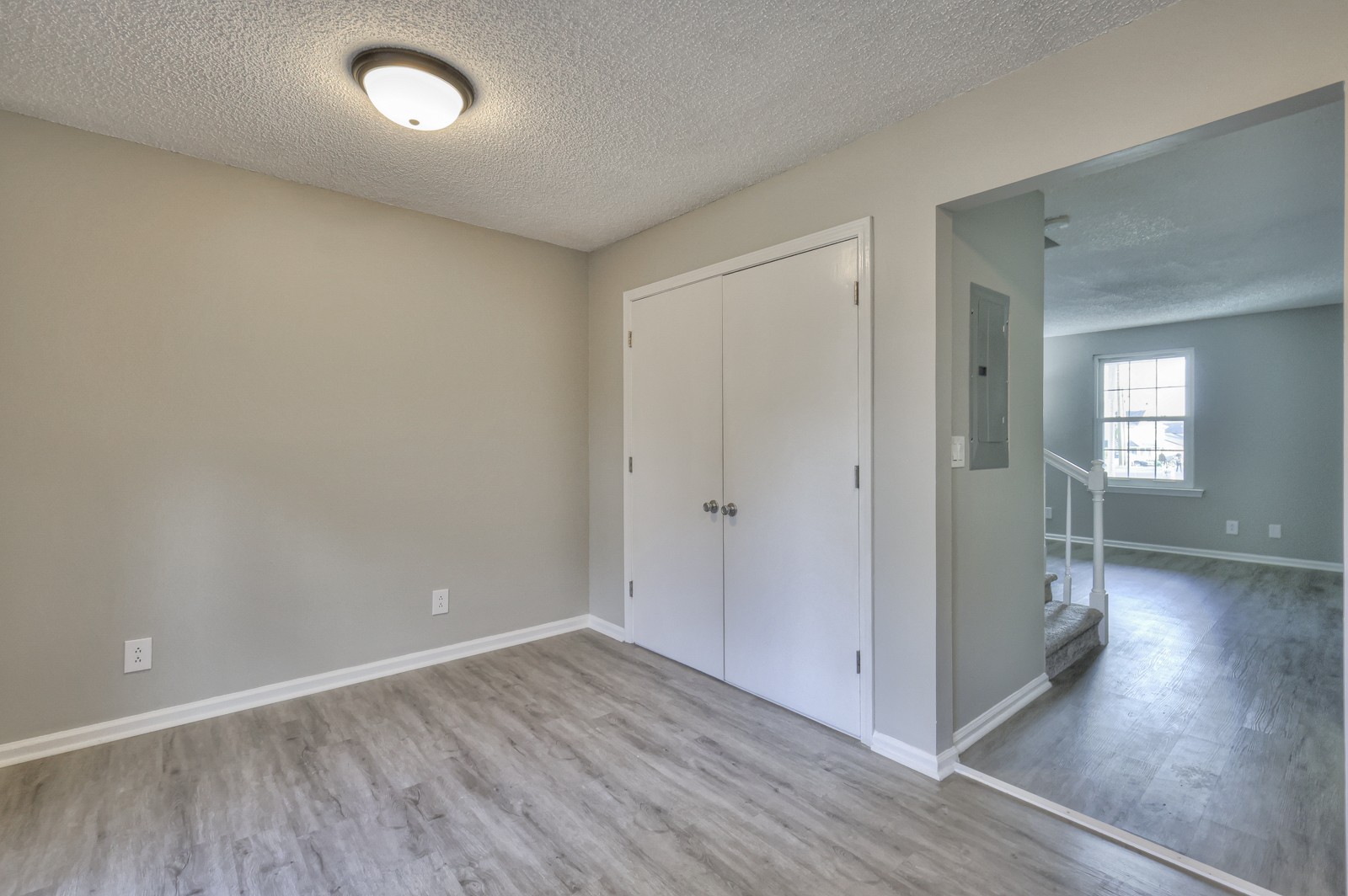 736 Ridgeview Ct