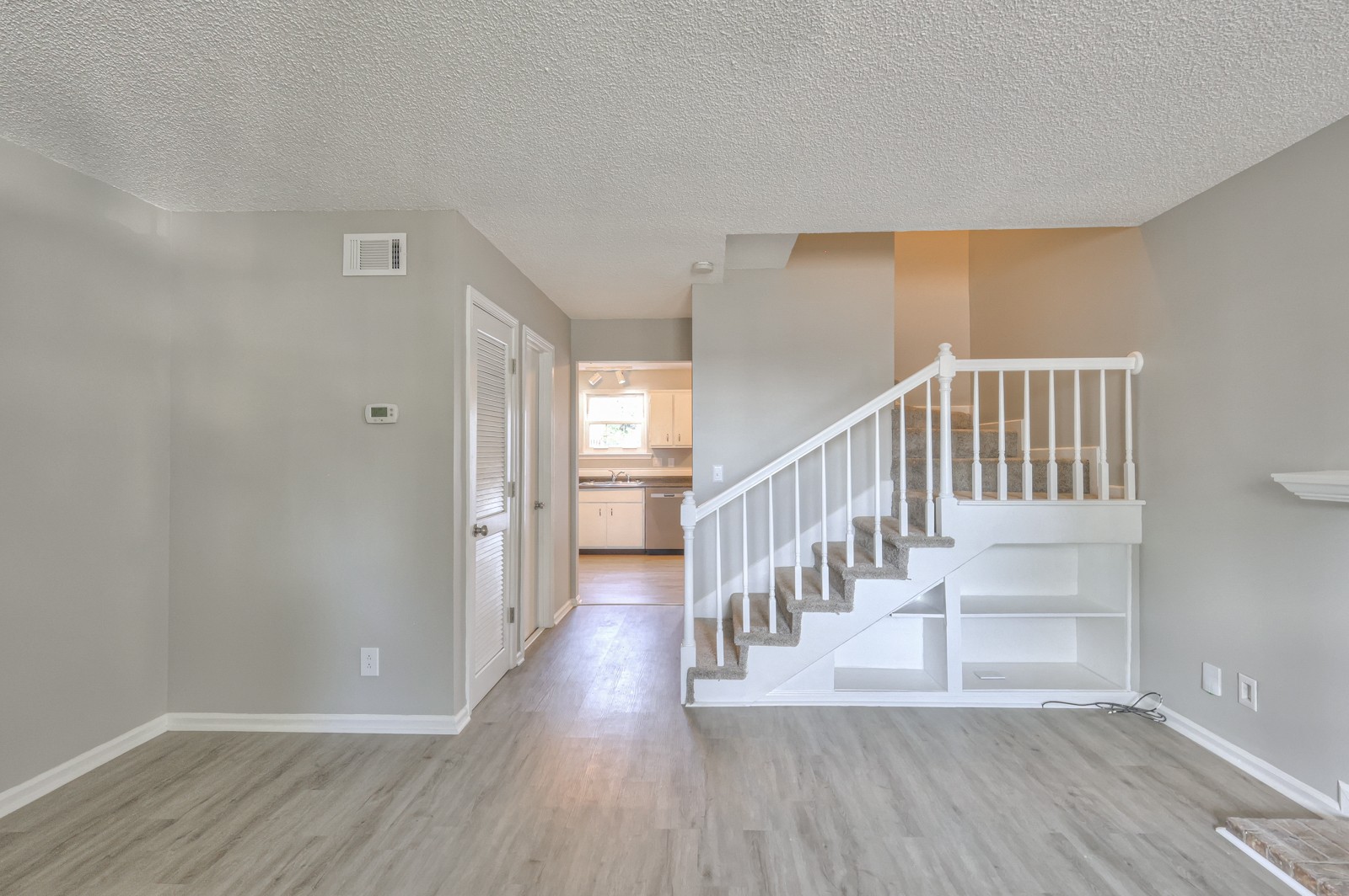 736 Ridgeview Ct