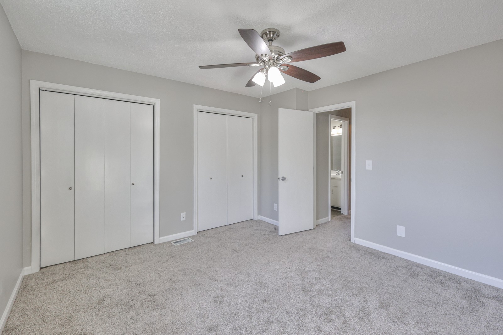 736 Ridgeview Ct