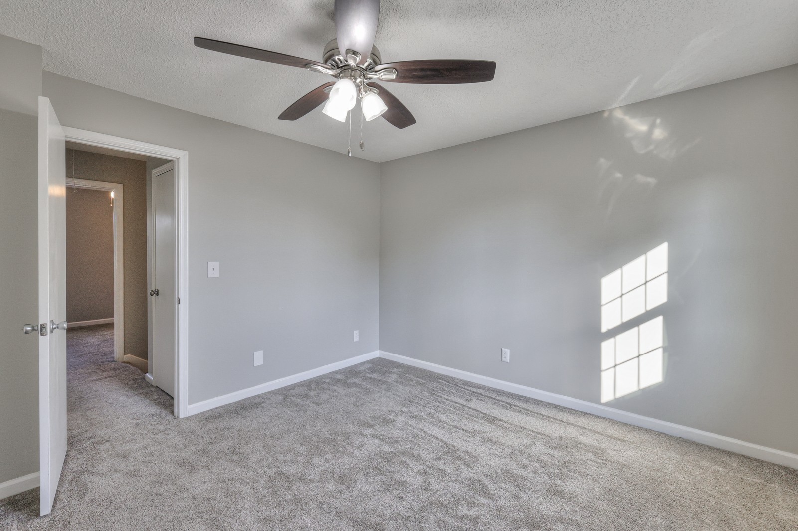 736 Ridgeview Ct