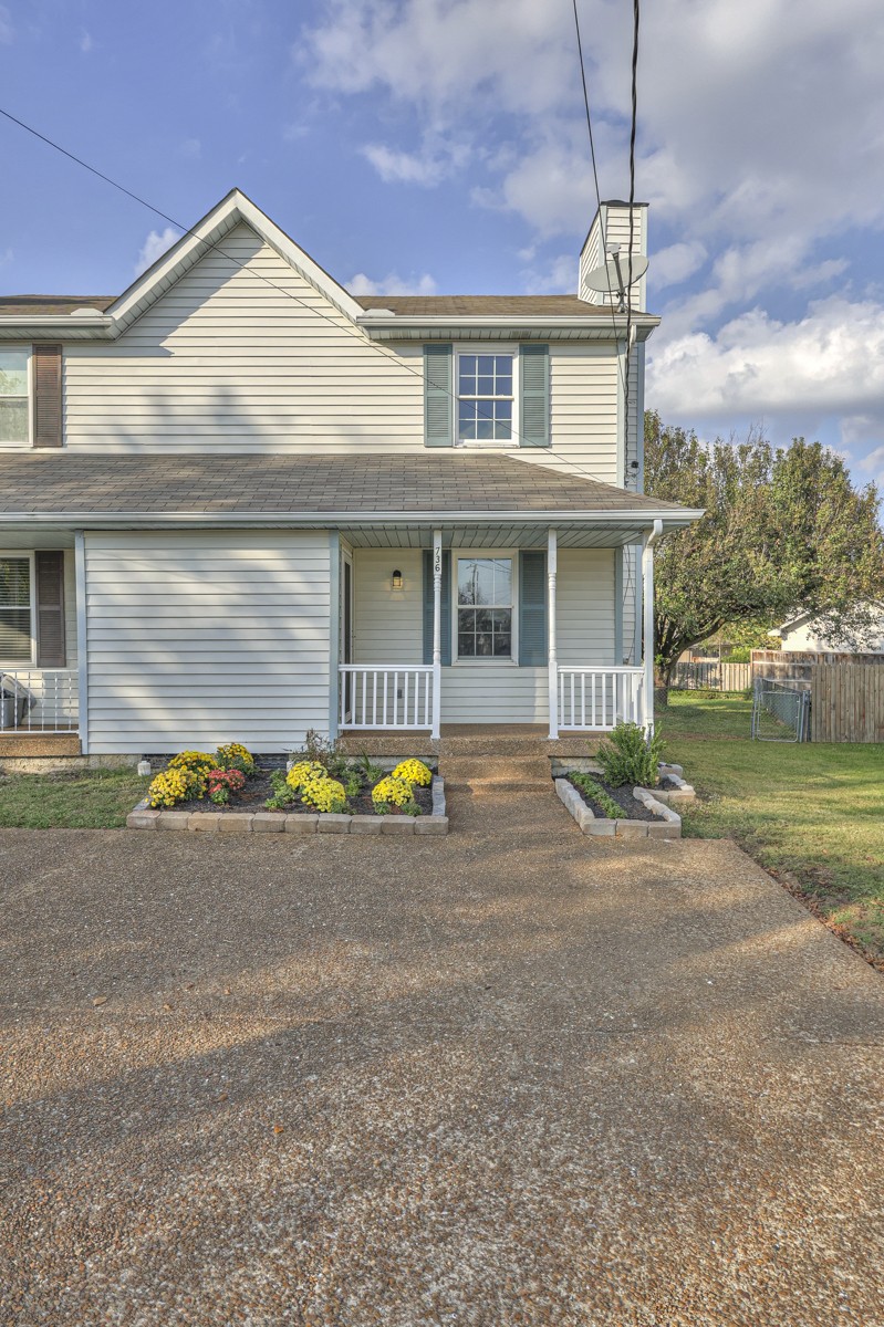 736 Ridgeview Ct