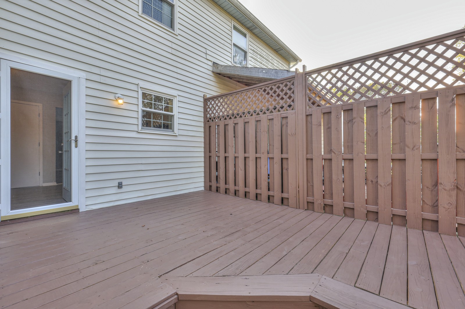 736 Ridgeview Ct