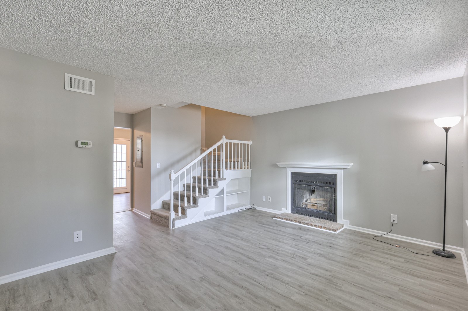 736 Ridgeview Ct